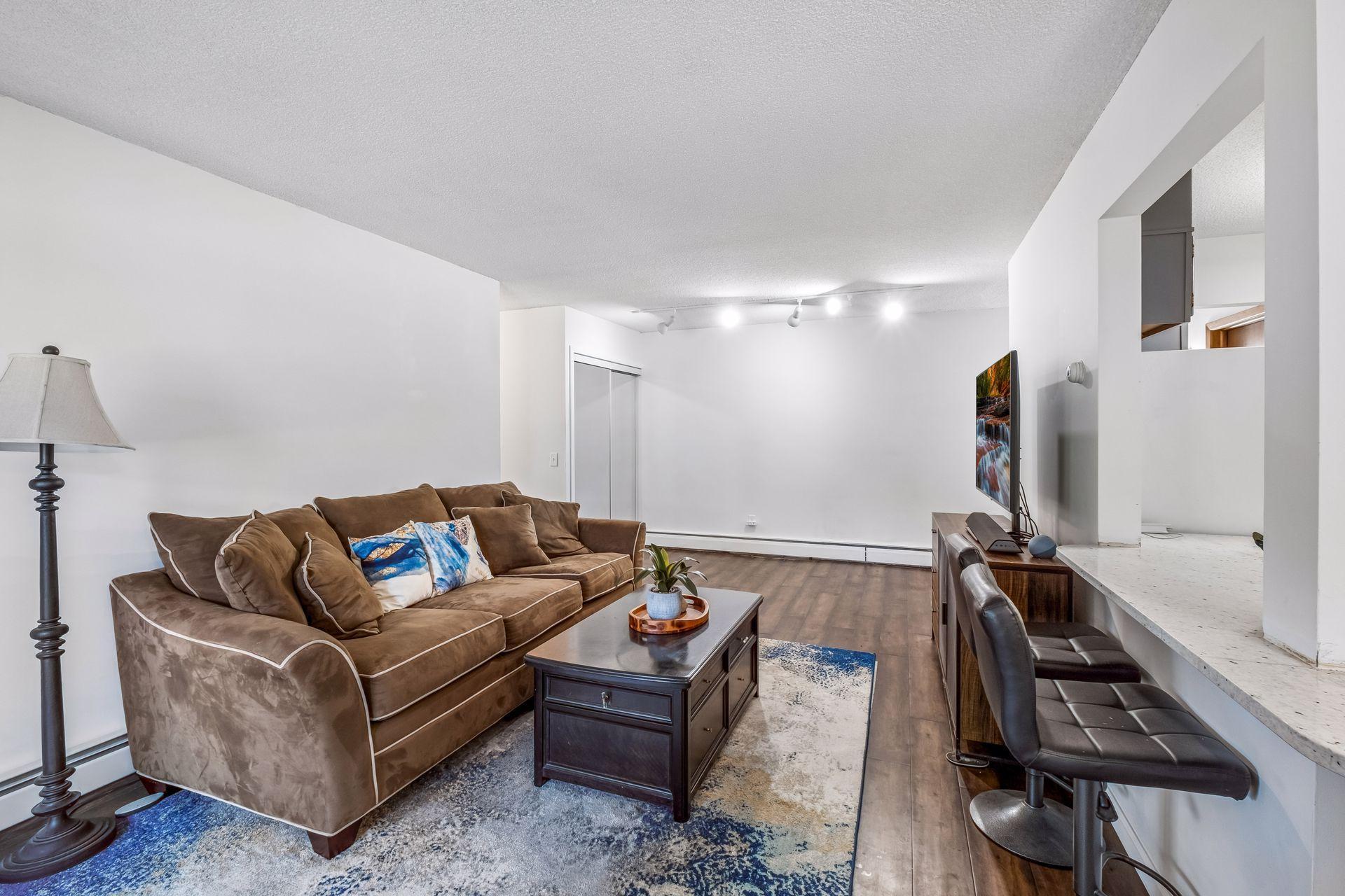 4th image of 1331 W 82nd St, Bloomington, MN 55420