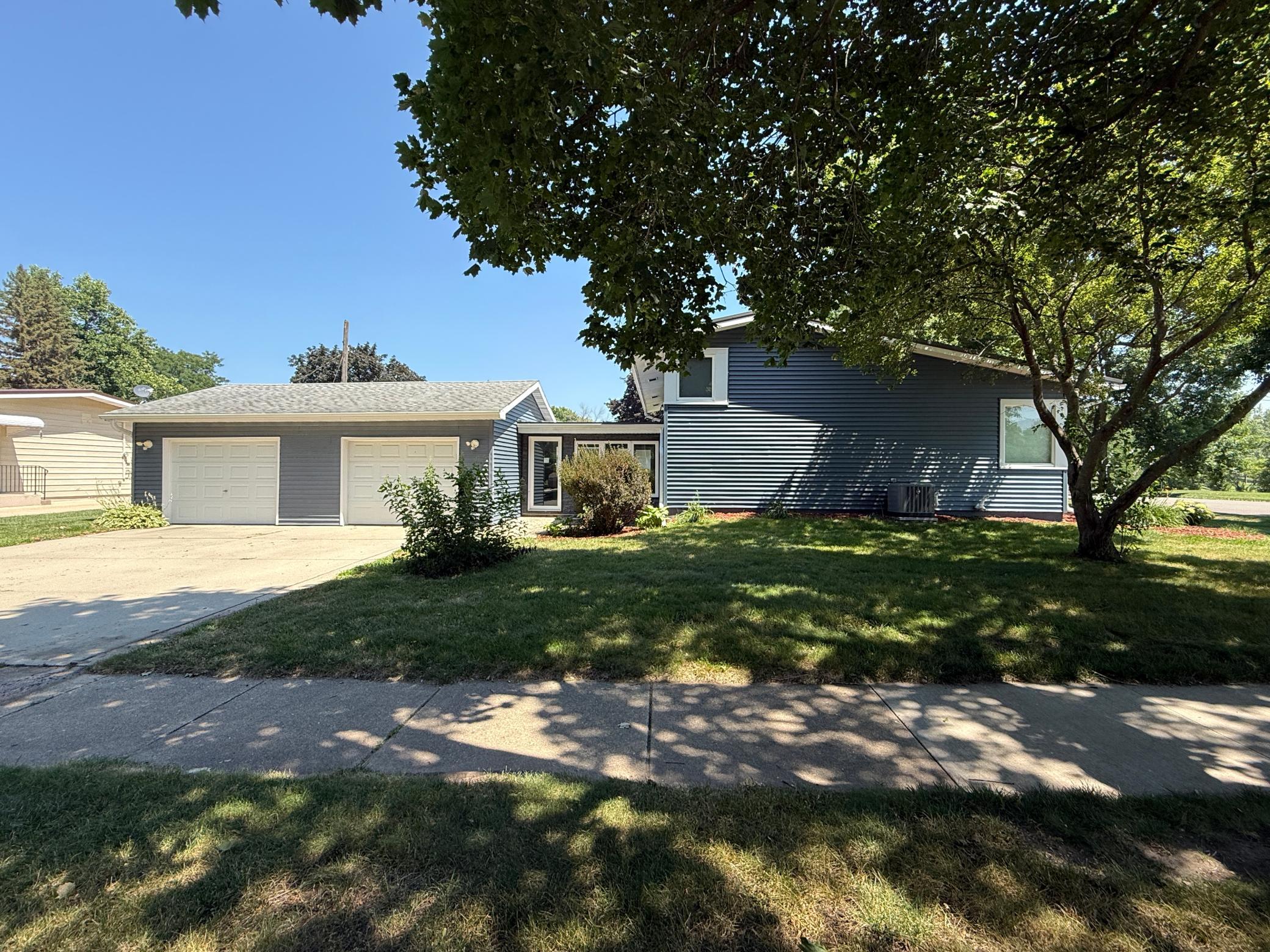 2nd image of 1103 8 1/2 St Se, Rochester, MN 55904 | MLS# 7122891