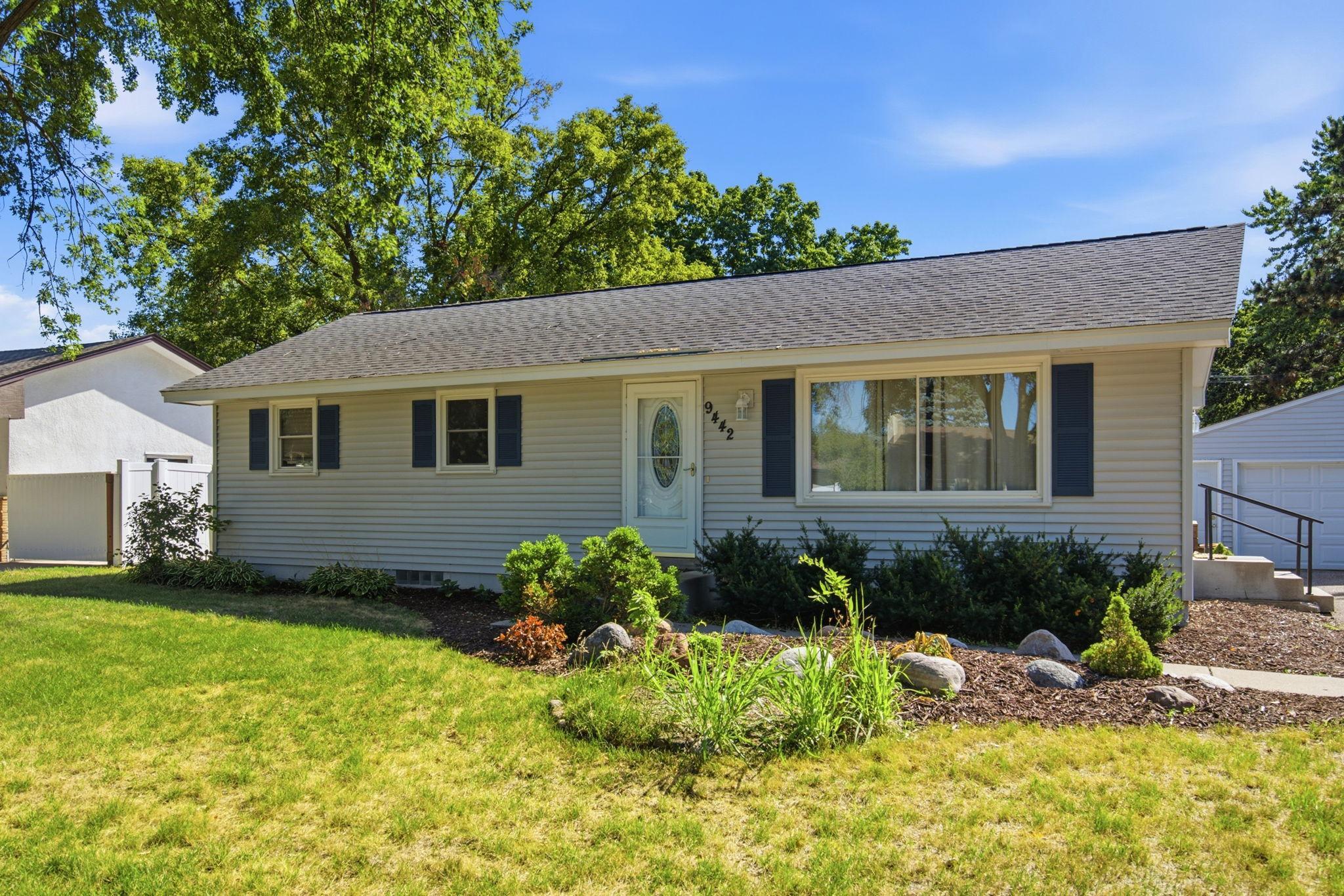 2nd image of 9442 Saratoga Ln N, Maple Grove, MN 55369 | MLS# 7123011