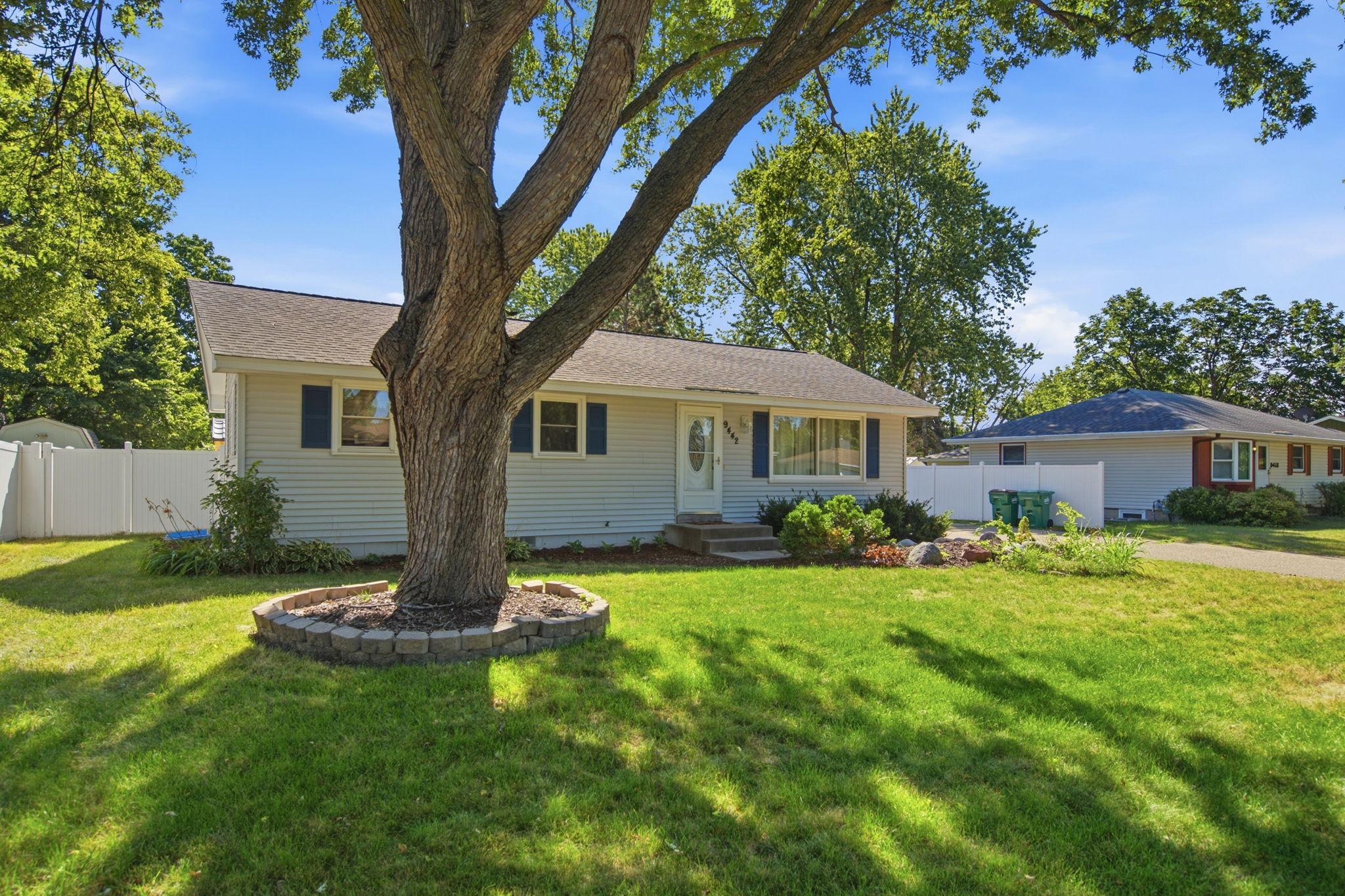3rd image of 9442 Saratoga Ln N, Maple Grove, MN 55369 | MLS# 7123011