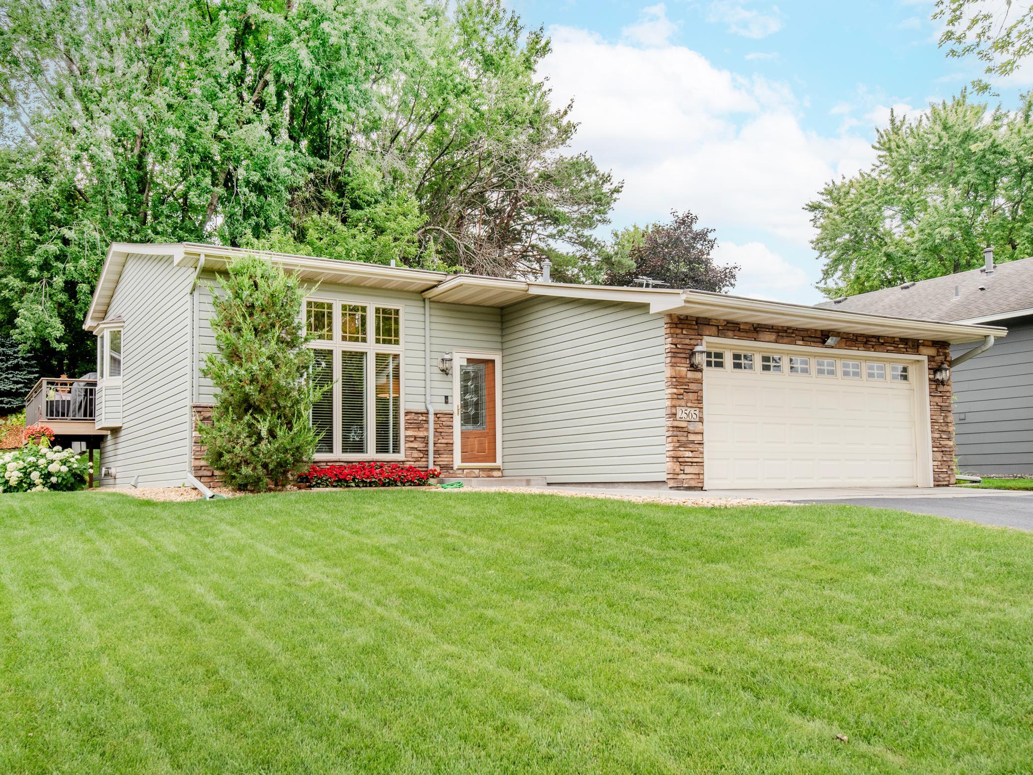 1st image of 2565 Cochrane Dr, Saint Paul, MN 55125 | MLS# 7123027