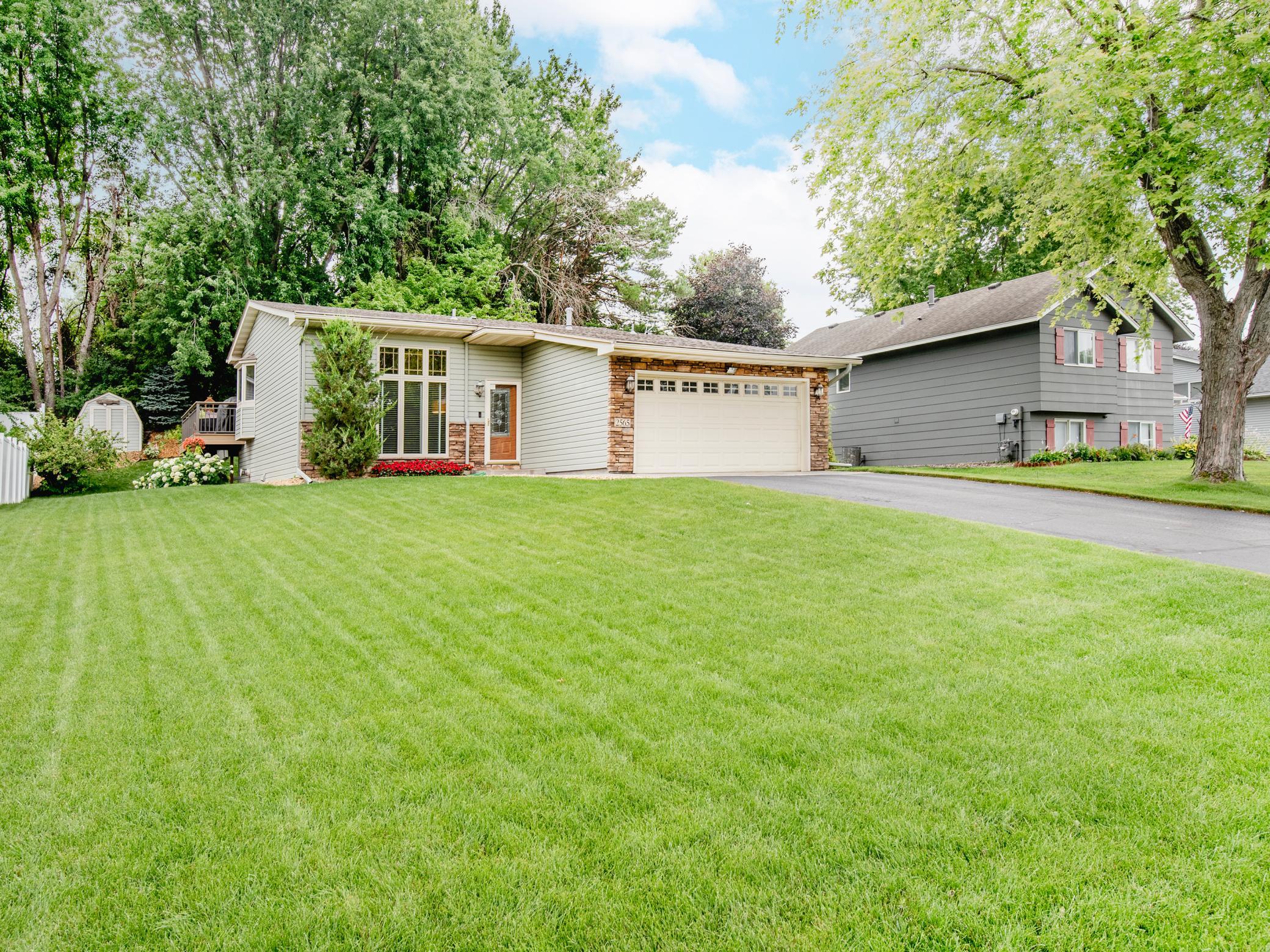 2nd image of 2565 Cochrane Dr, Saint Paul, MN 55125 | MLS# 7123027