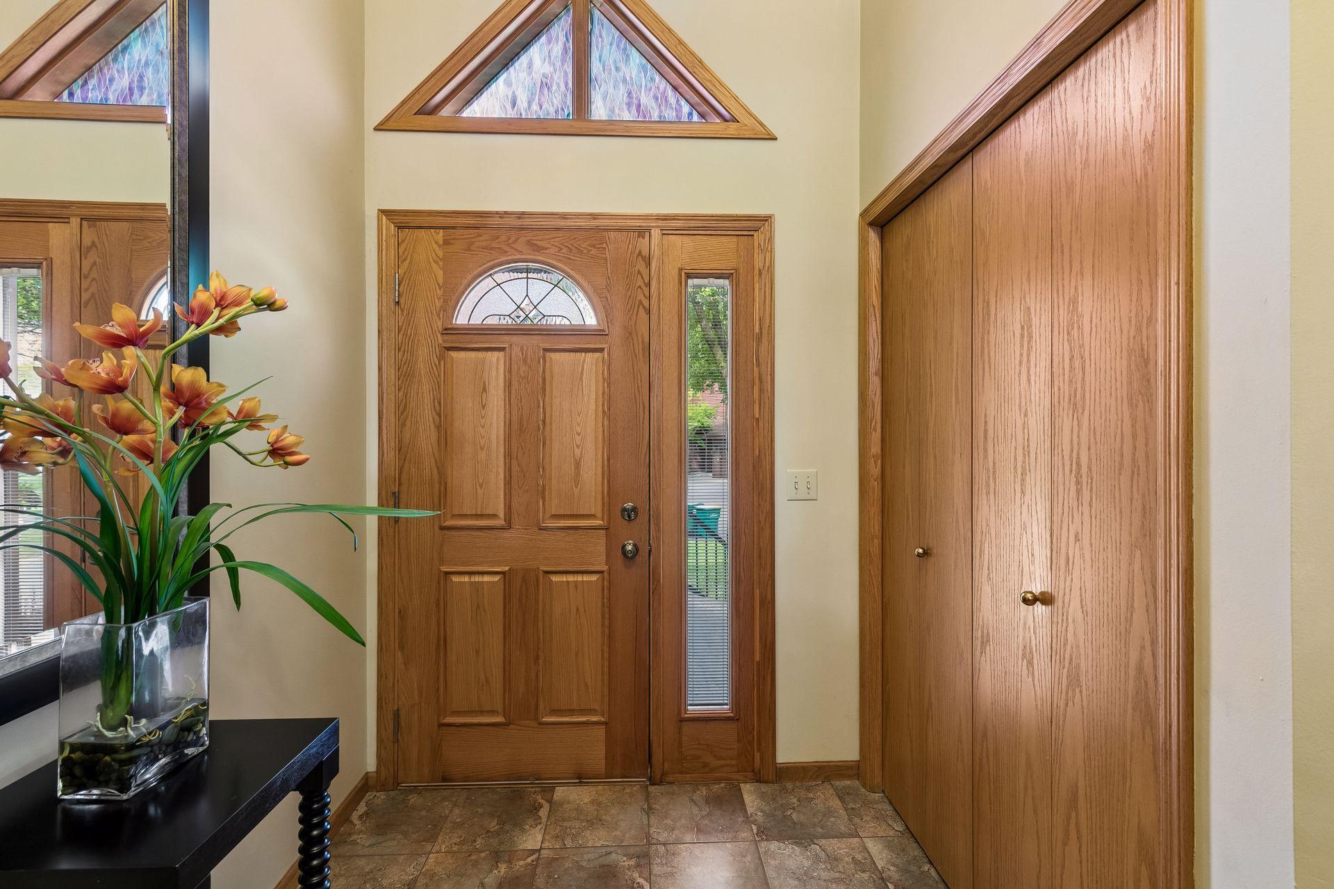 Photo 4 of Single family home for sale at 12526 Parkwood Dr, Burnsville, MN 55337 | MLS# 7123056 | Listing updated on 2026-09-04