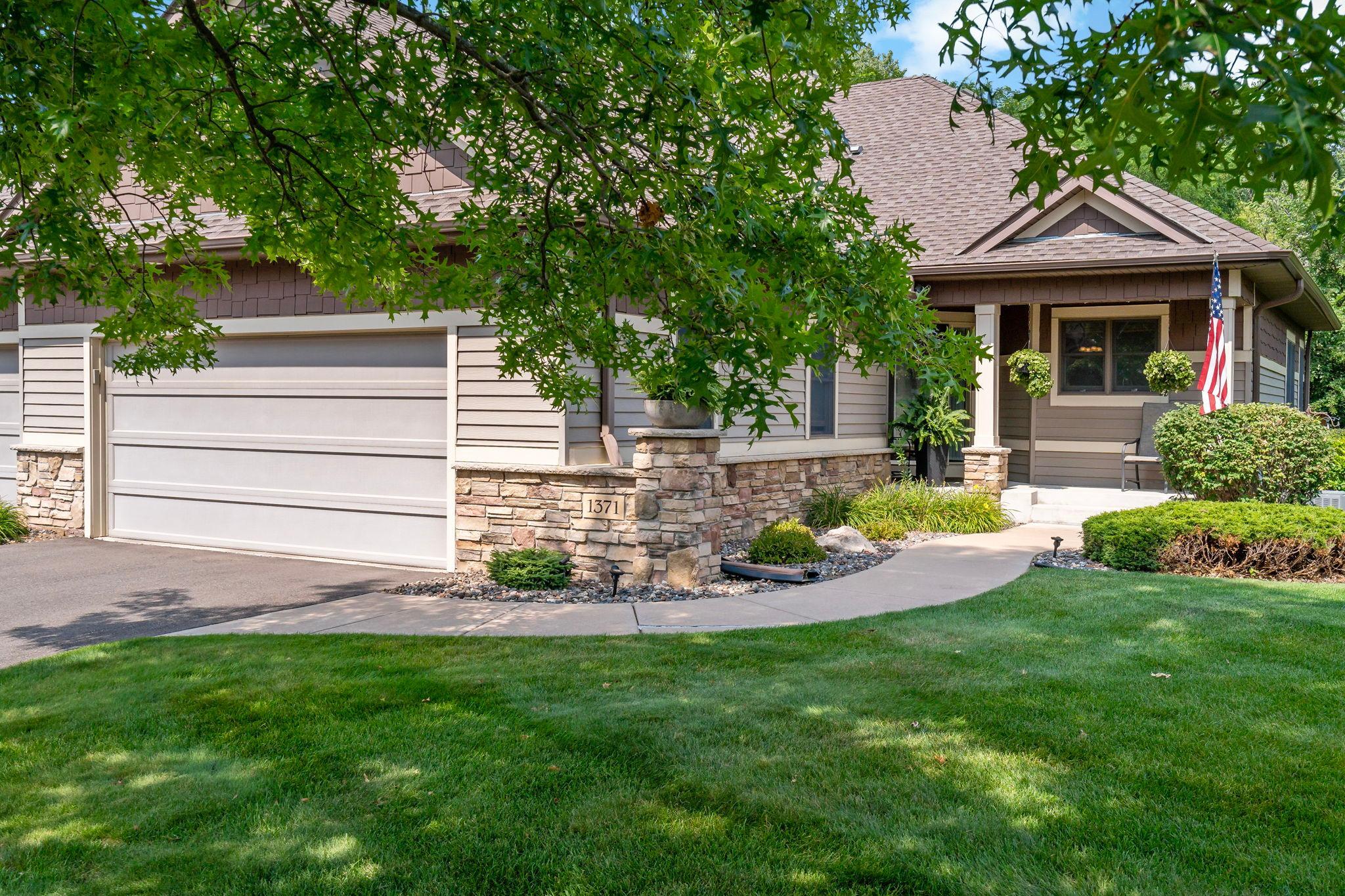 2nd image of 1371 Holly Ave N, Saint Paul, MN 55128 | MLS# 7123095