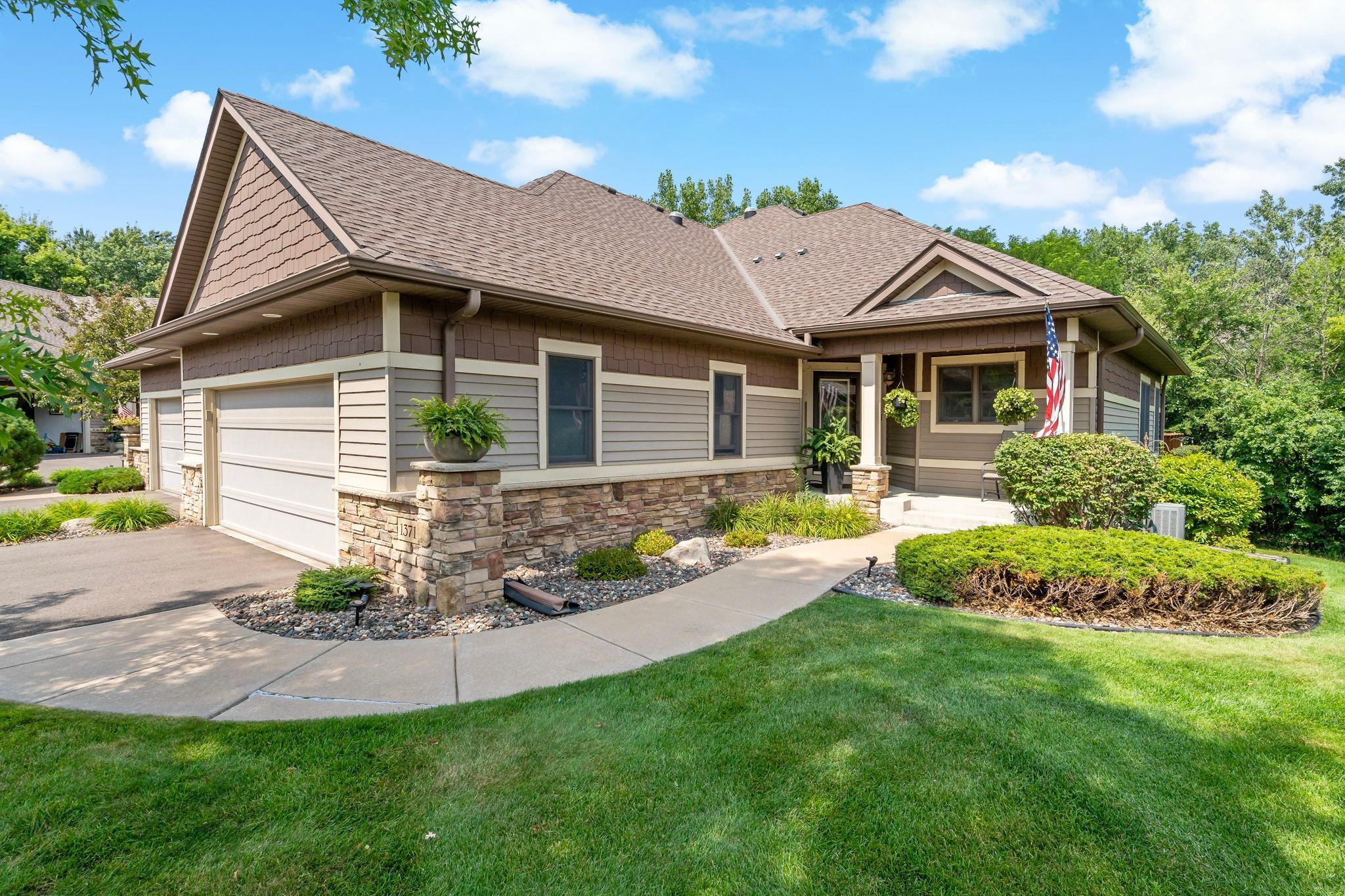 1st image of 1371 Holly Ave N, Saint Paul, MN 55128 | MLS# 7123095