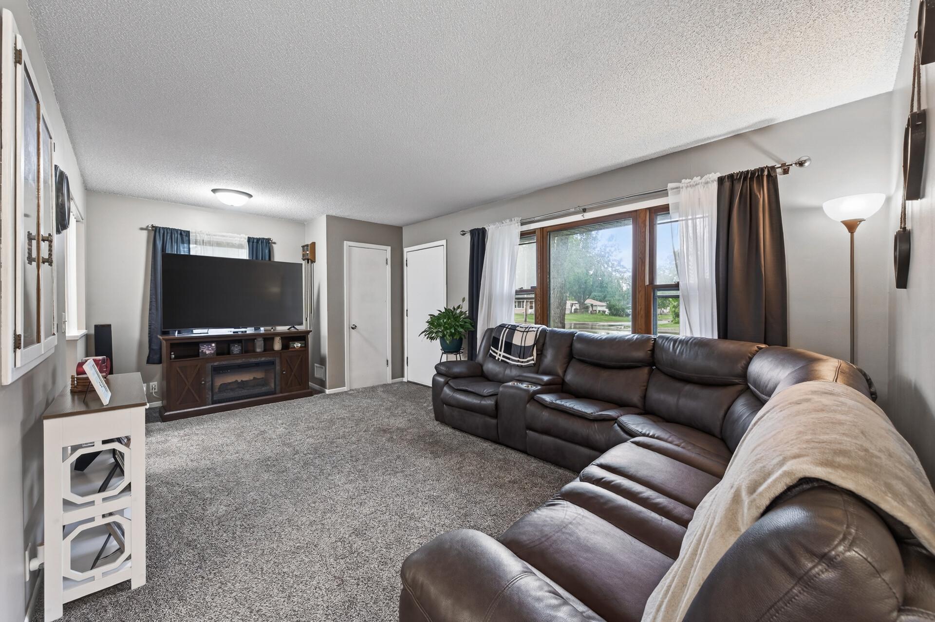3rd image of 601 Northdale Blvd Nw, Minneapolis, MN 55448 | MLS# 7123133
