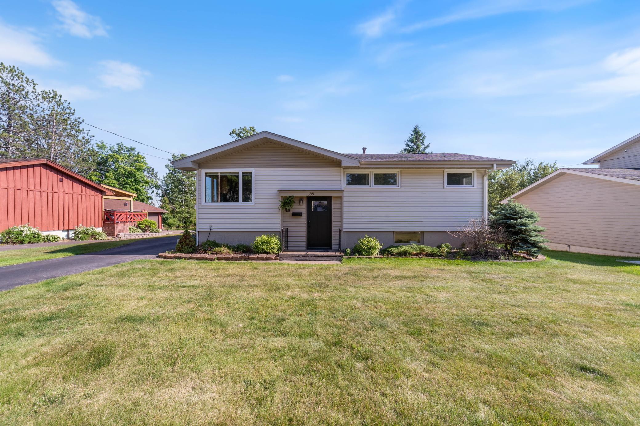 3rd image of 588 W Winona St, Duluth, MN 55803 | MLS# 7123163