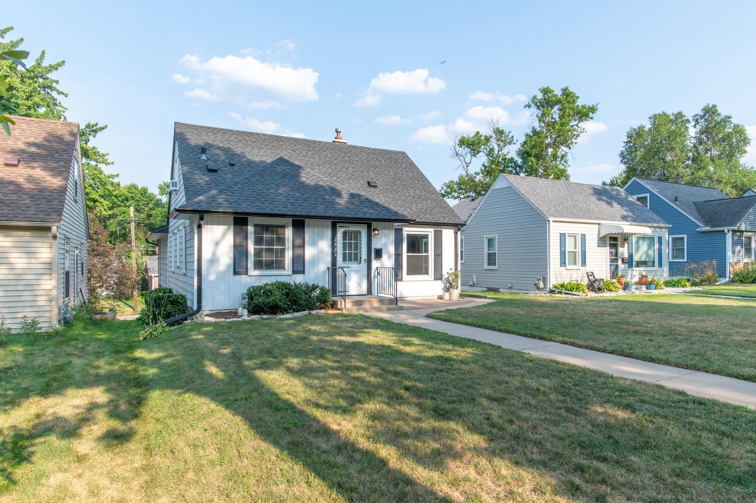 2nd image of 2821 Edgewood Ave S, Minneapolis, MN 55426 | MLS# 7123196