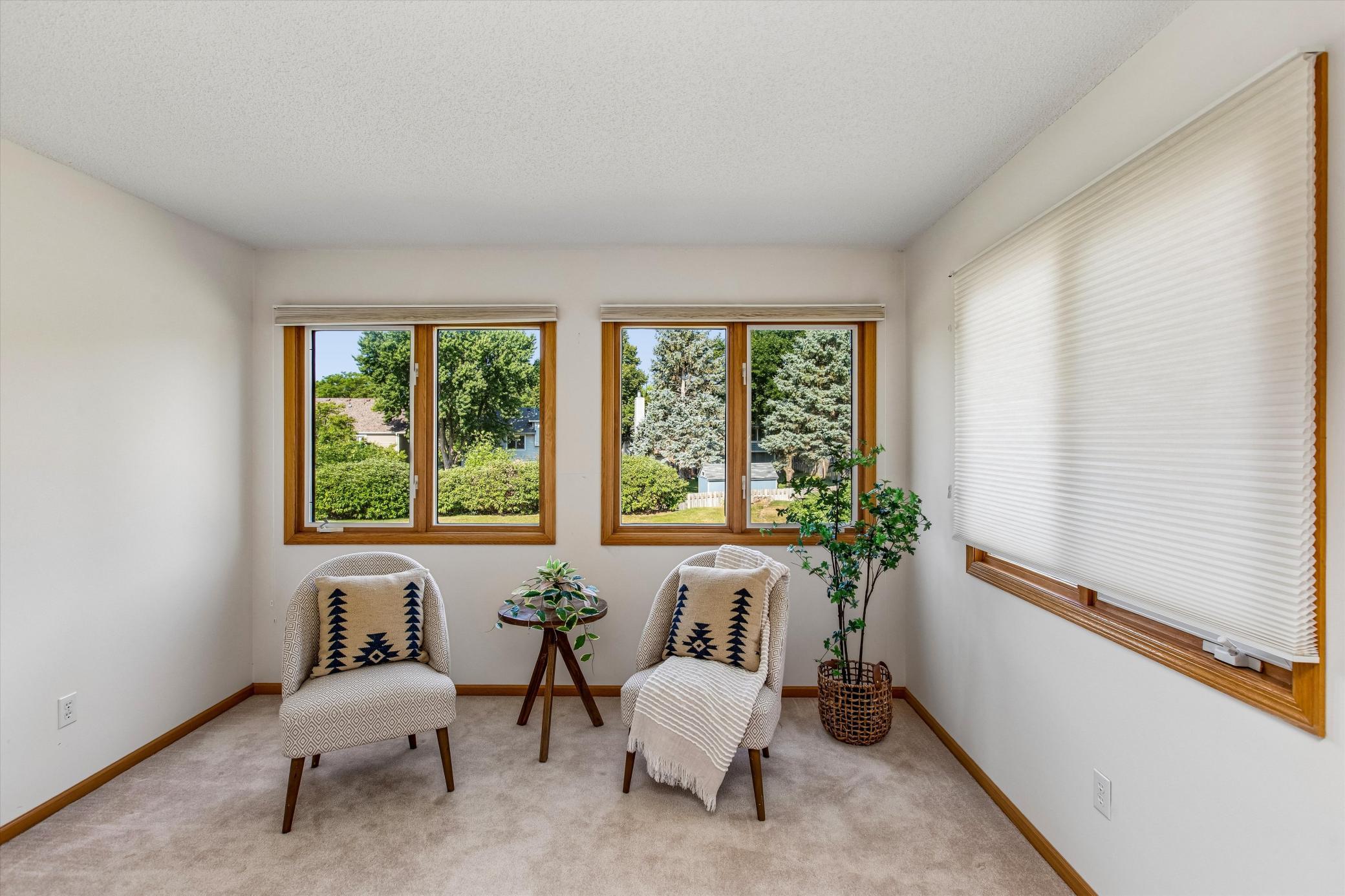 2nd image of 808 Winterberry Dr, Saint Paul, MN 55125 | MLS# 7123256