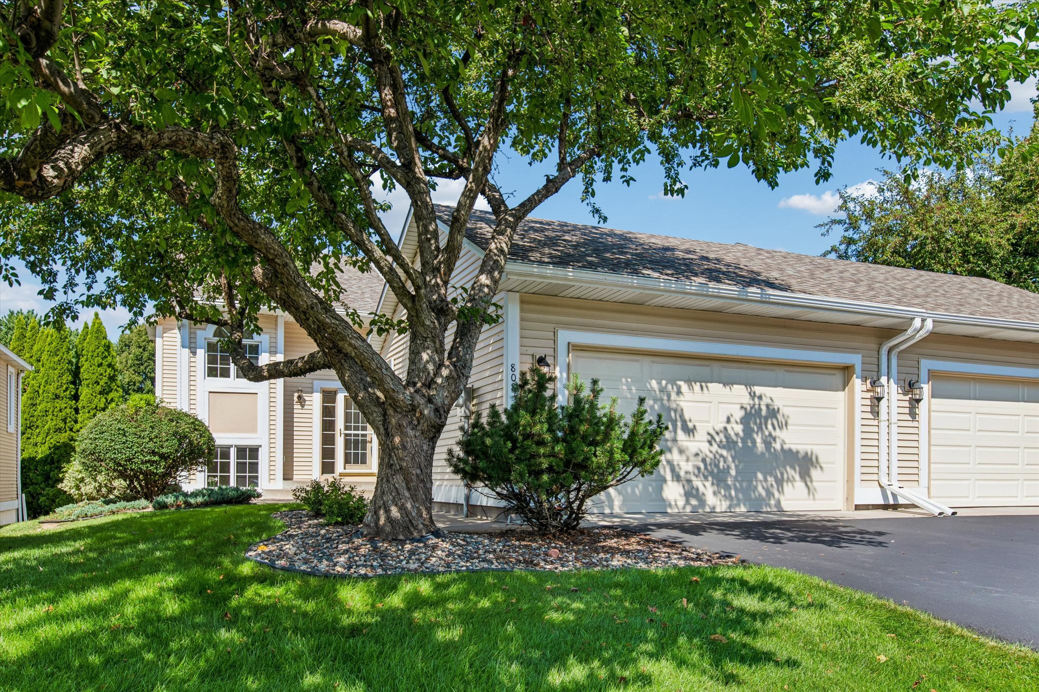 3rd image of 808 Winterberry Dr, Saint Paul, MN 55125 | MLS# 7123256
