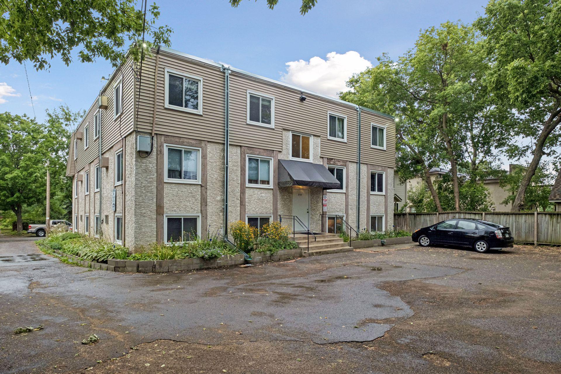 2nd image of 2732 Grand Ave S, Minneapolis, MN 55408