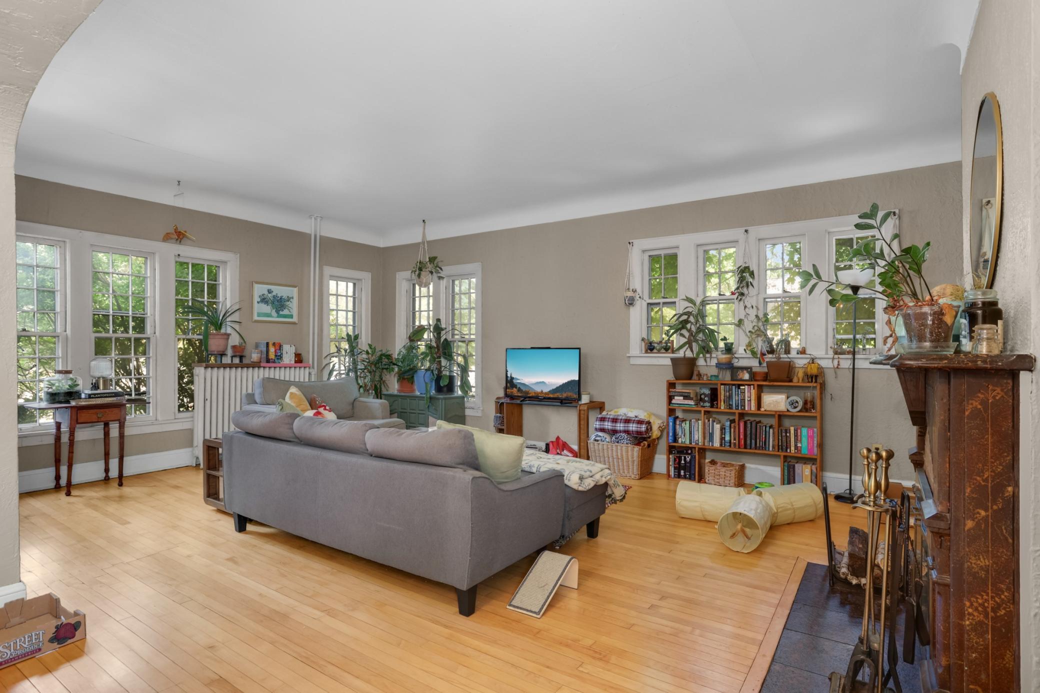 3rd image of 116 Lexington Pkwy N, Saint Paul, MN 55104 | MLS# 7123313