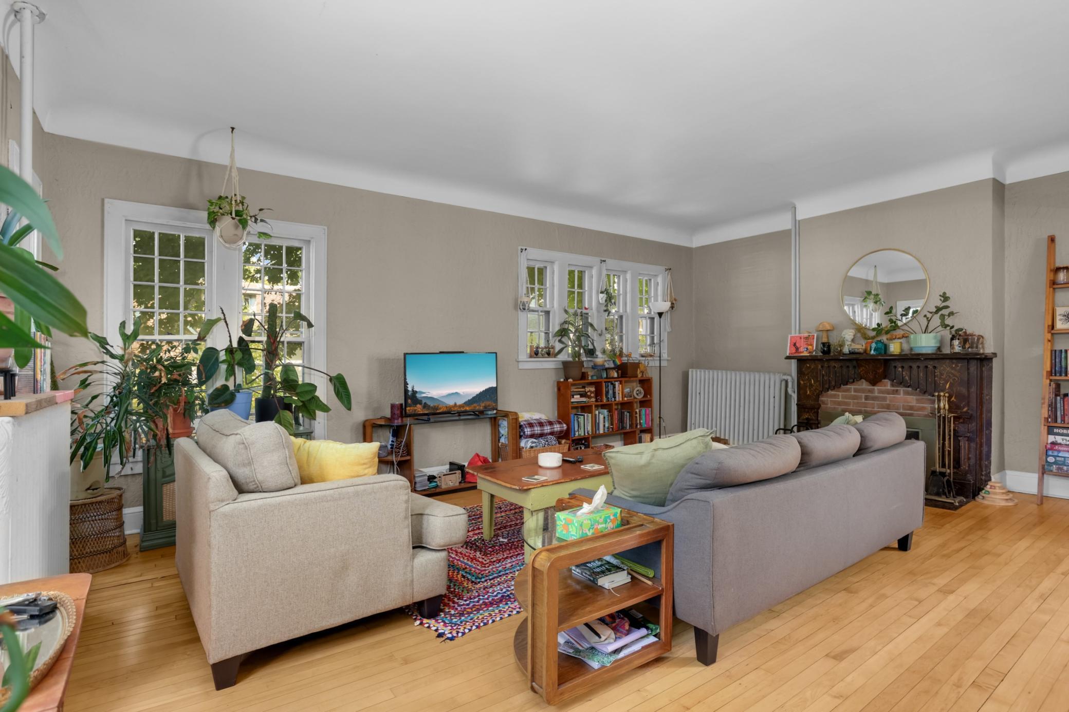2nd image of 116 Lexington Pkwy N, Saint Paul, MN 55104 | MLS# 7123313