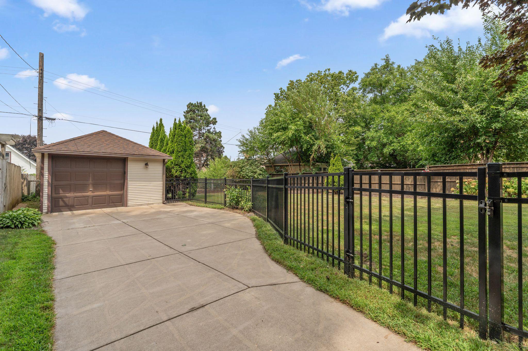 34th image of 2100 5th St Ne, Minneapolis, MN 55418 | MLS# 7123349
