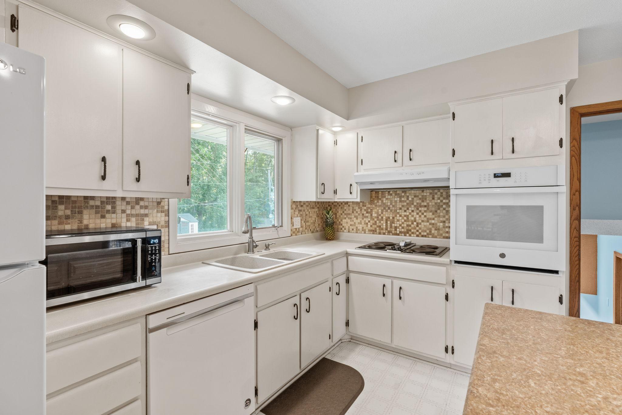 5th image of 11100 Schoolcraft Rd, Burnsville, MN 55337 | MLS# 7123380