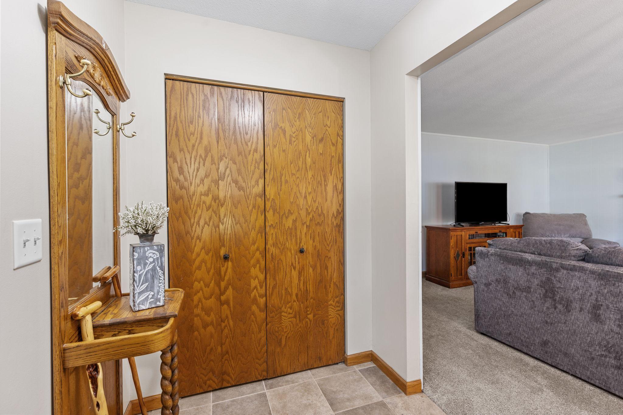 4th image of 11100 Schoolcraft Rd, Burnsville, MN 55337 | MLS# 7123380