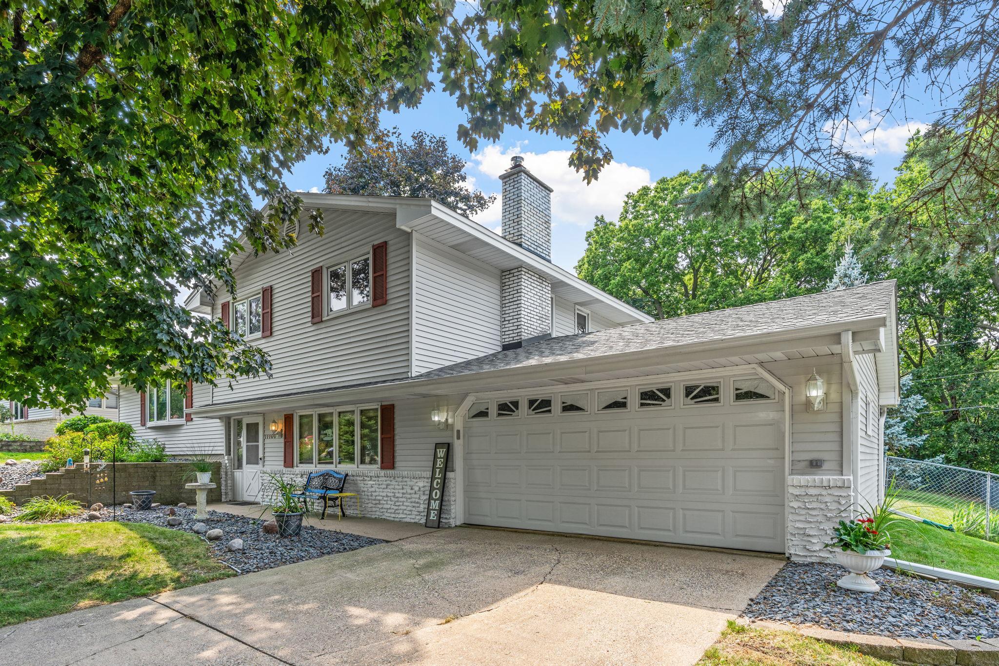 2nd image of 11100 Schoolcraft Rd, Burnsville, MN 55337 | MLS# 7123380