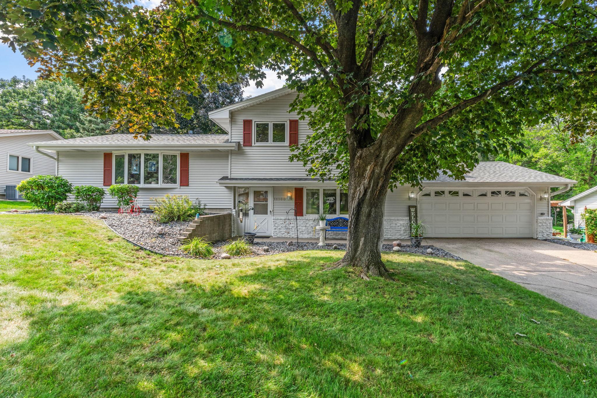 1st image of 11100 Schoolcraft Rd, Burnsville, MN 55337 | MLS# 7123380