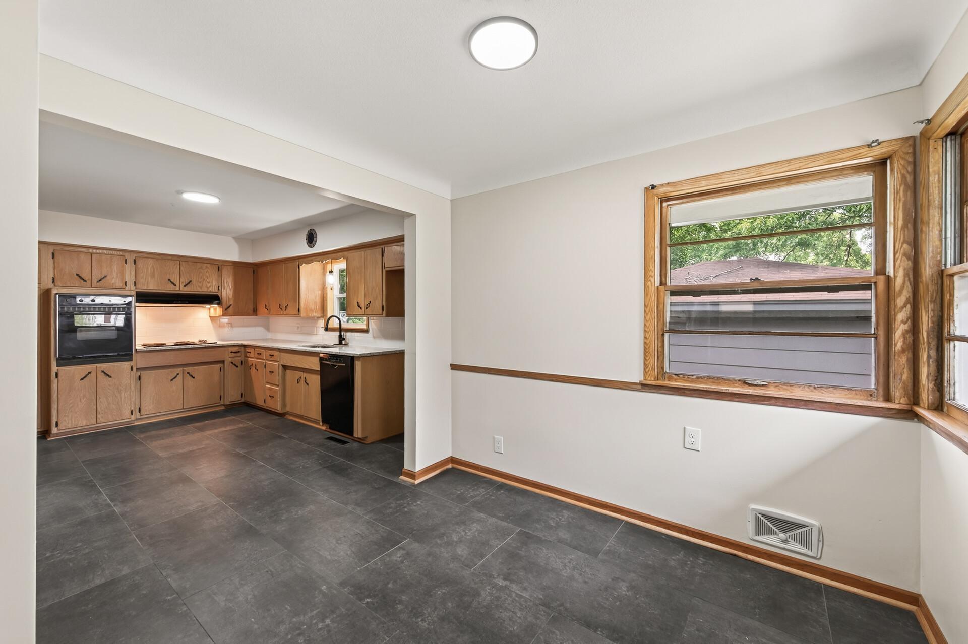 3rd image of 3119 Mildred Dr, Saint Paul, MN 55113 | MLS# 7123482