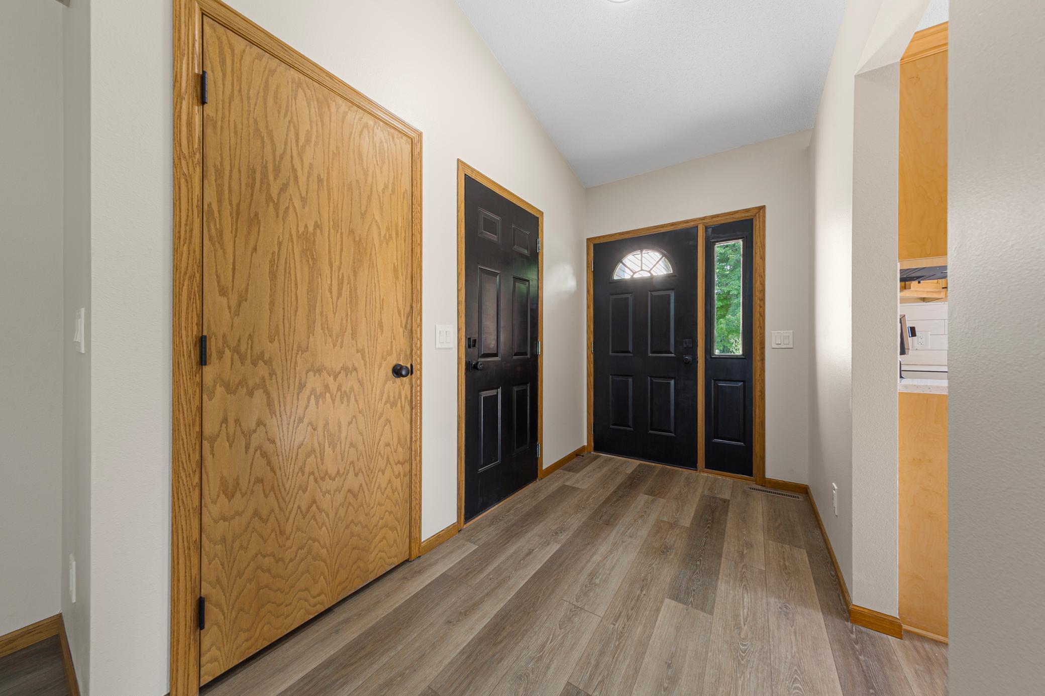 3rd image of 1676 Castle Dr, North Mankato, MN 56003 | MLS# 7123487