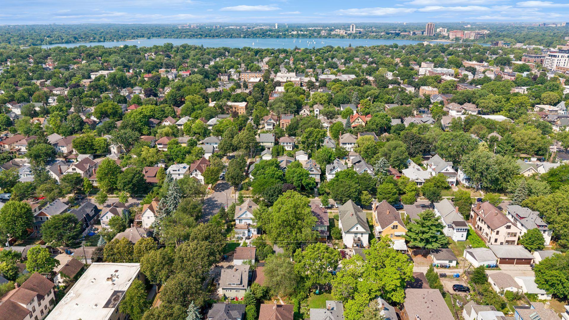 3rd image of 3248 Dupont Ave S, Minneapolis, MN 55408 | MLS# 7123552
