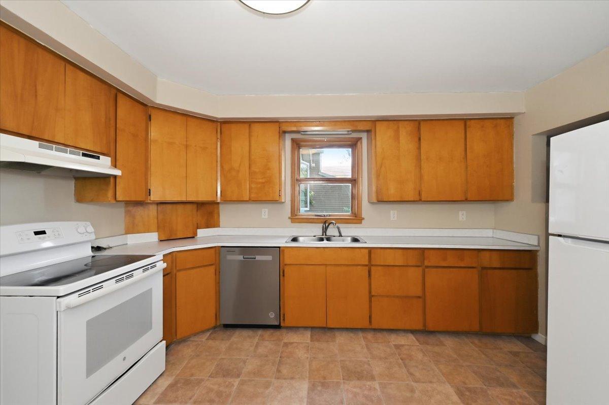 2nd image of 2011 Missouri Ave, Superior, WI 54880 | MLS# 7123618