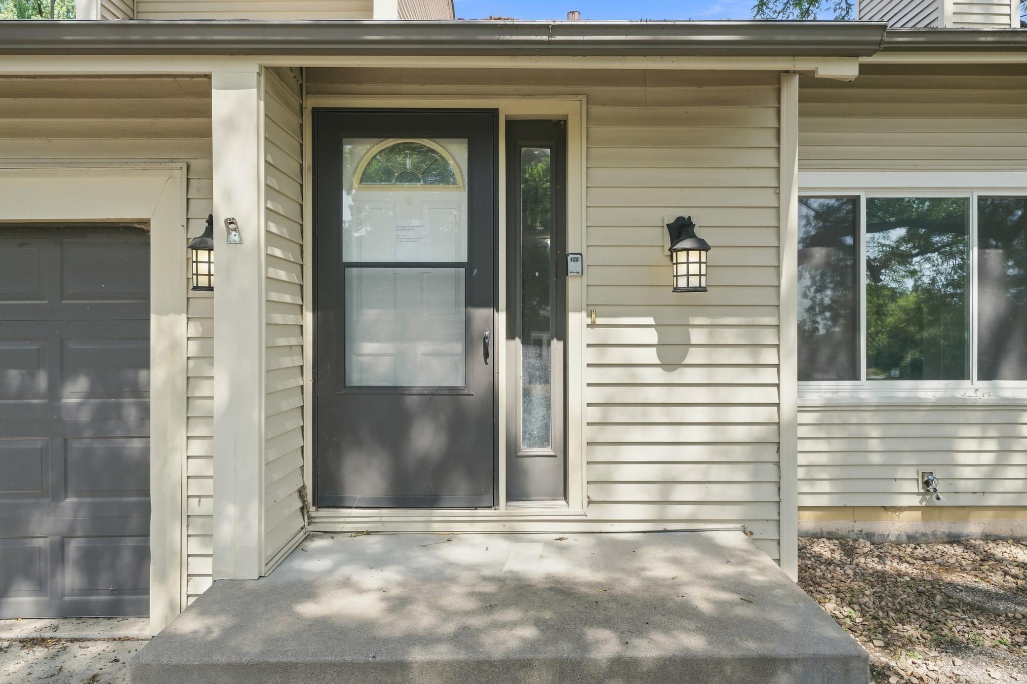 3rd image of 8687 Ridgewind Rd, Eden Prairie, MN 55344 | MLS# 7123645