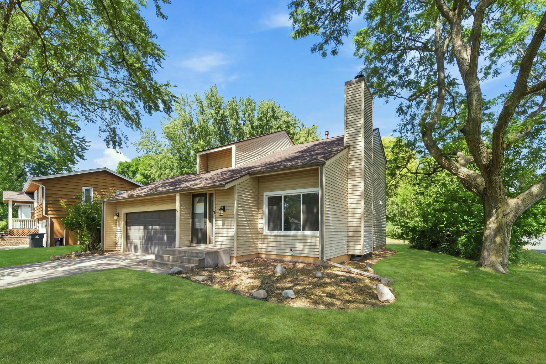 2nd image of 8687 Ridgewind Rd, Eden Prairie, MN 55344 | MLS# 7123645