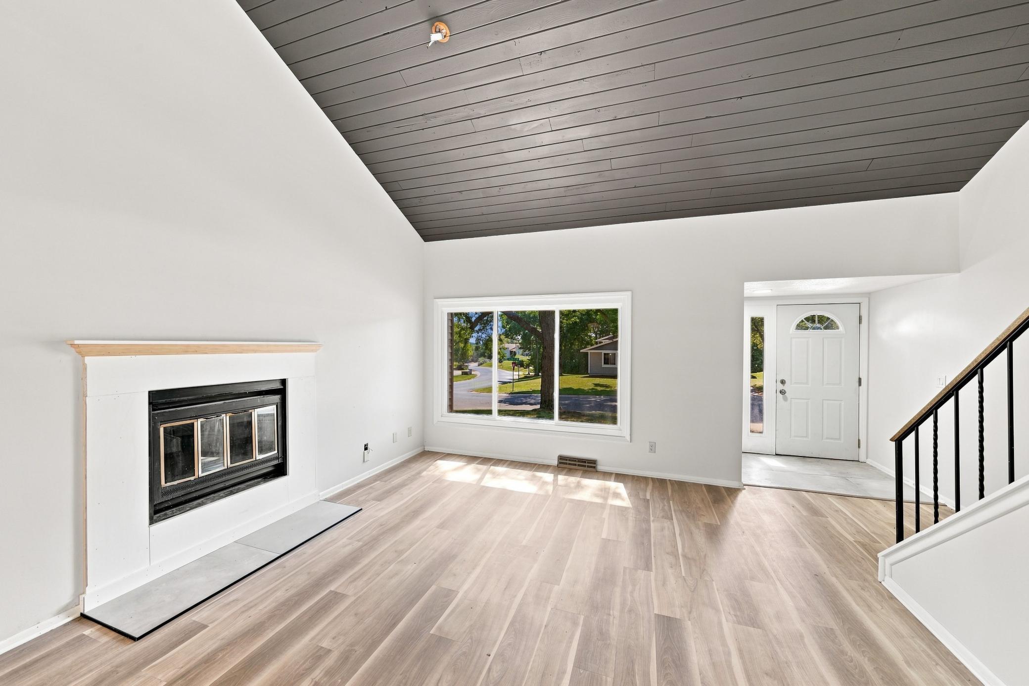 5th image of 8687 Ridgewind Rd, Eden Prairie, MN 55344 | MLS# 7123645