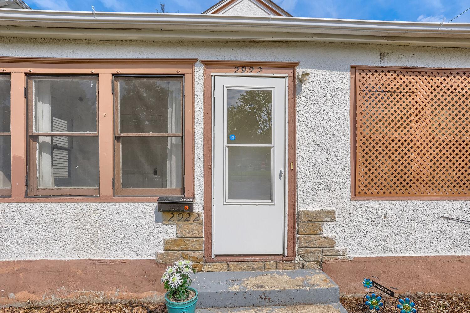 2nd image of 2922 Sheridan Ave N, Minneapolis, MN 55411 | MLS# 7123689