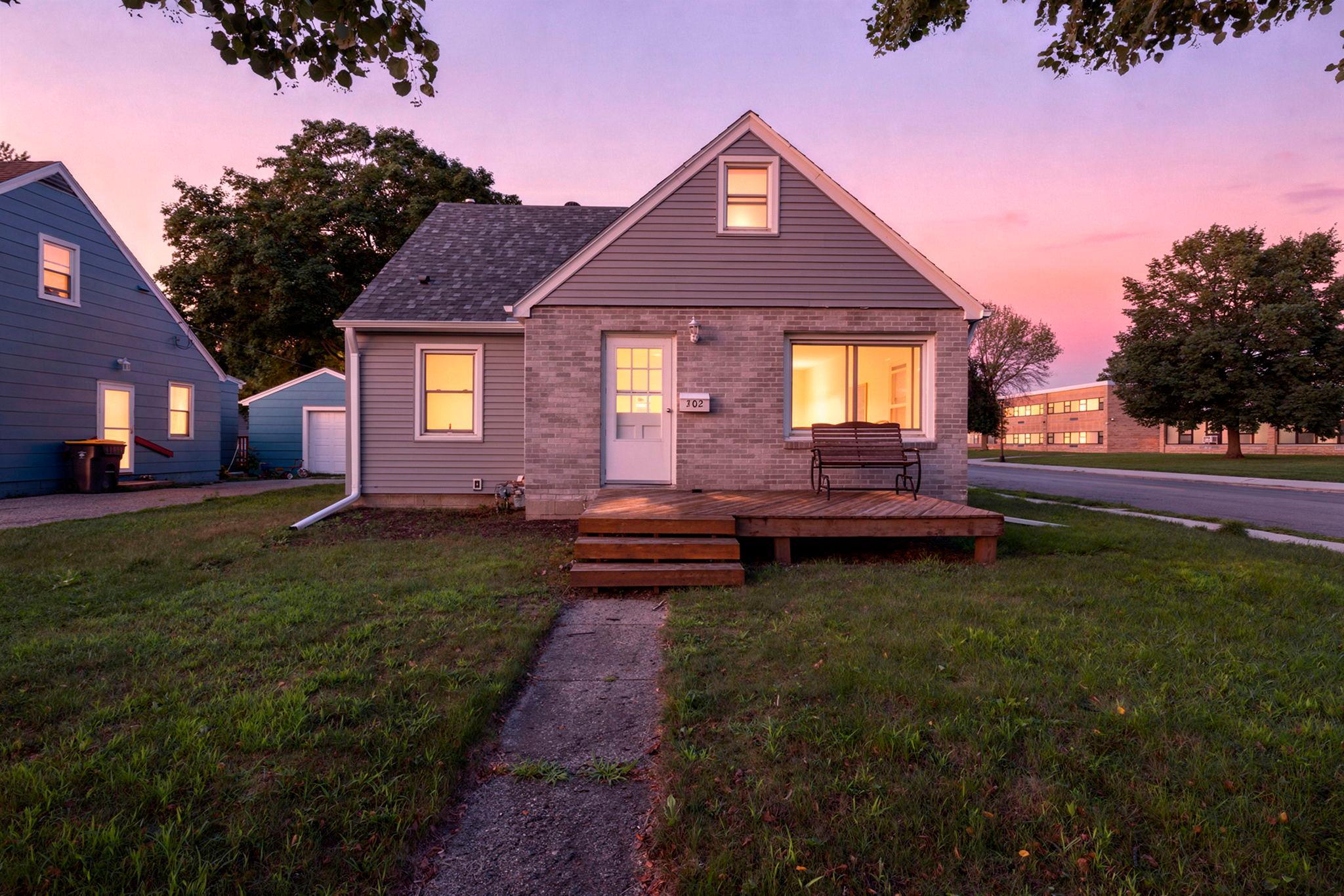 1st image of 802 Center St, North Mankato, MN 56003 | MLS# 7123690