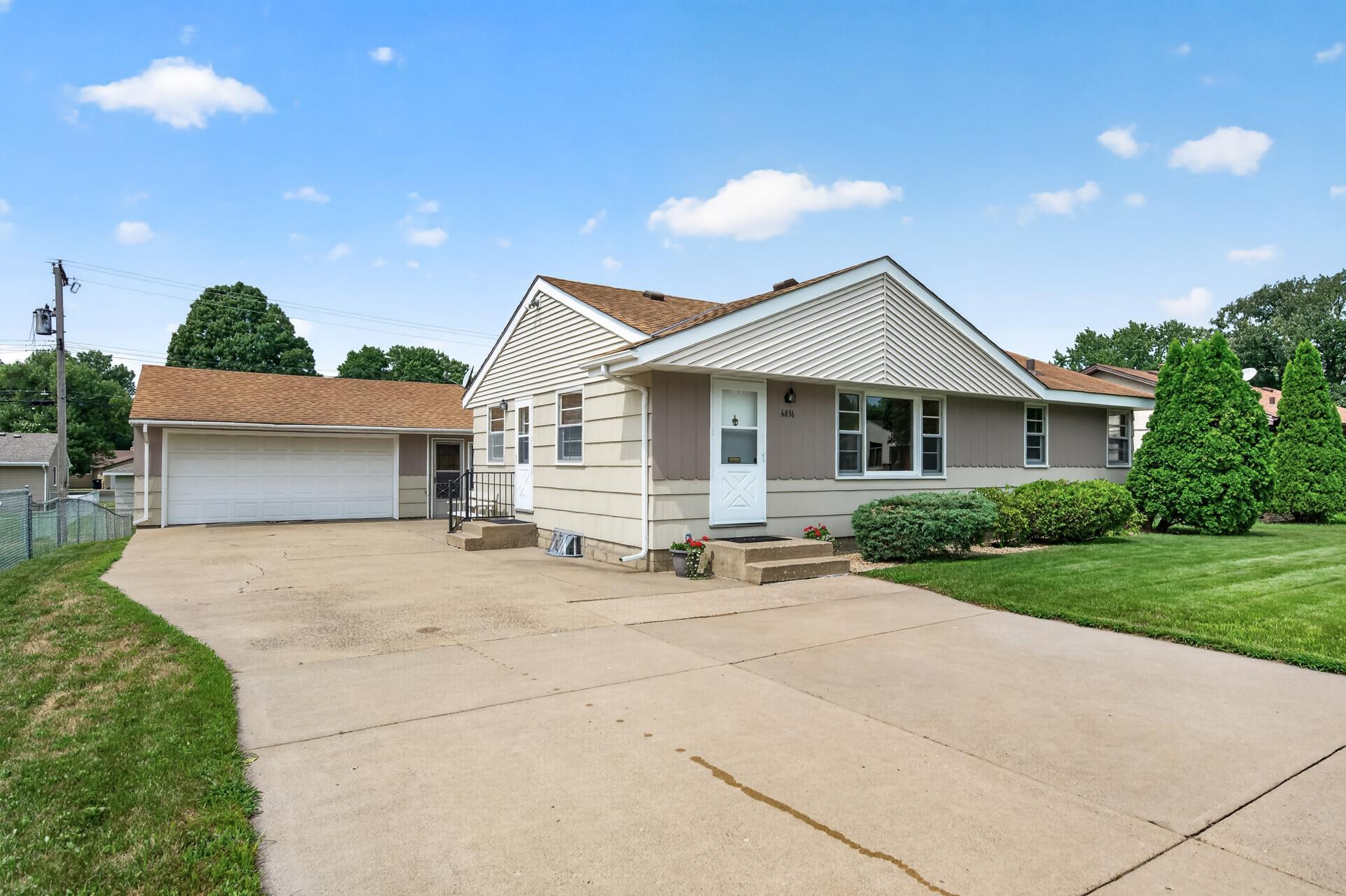 2nd image of 6836 Monroe St Ne, Minneapolis, MN 55432 | MLS# 7123834