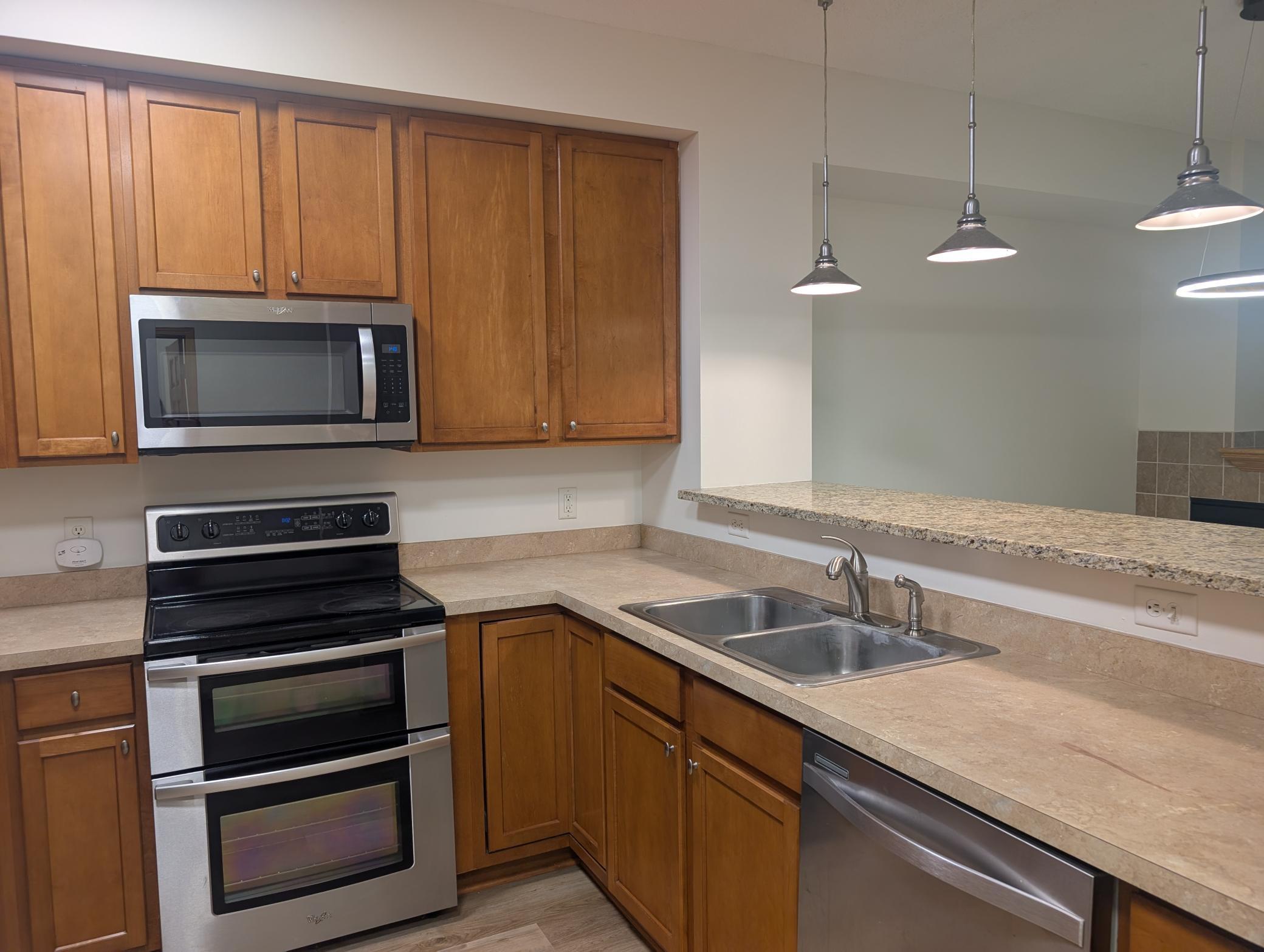4th image of 150 E Burnsville Pkwy #303, Burnsville, MN 55337 | MLS# 7123836