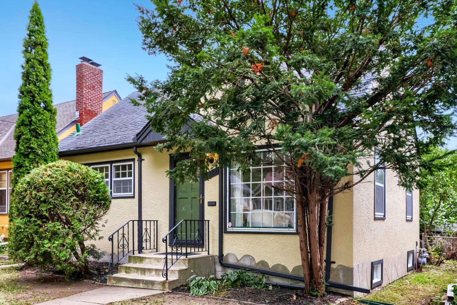 3rd image of 1882 Hawthorne Ave E, Saint Paul, MN 55119 | MLS# 7123885