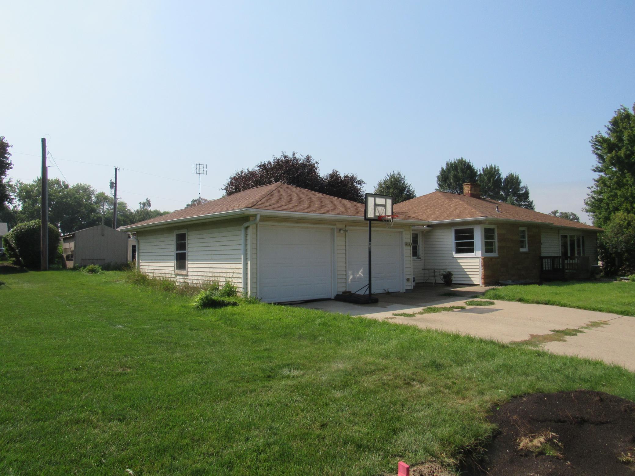 2nd image of 406 S Linton St, Blue Earth, MN 56013 | MLS# 7123929