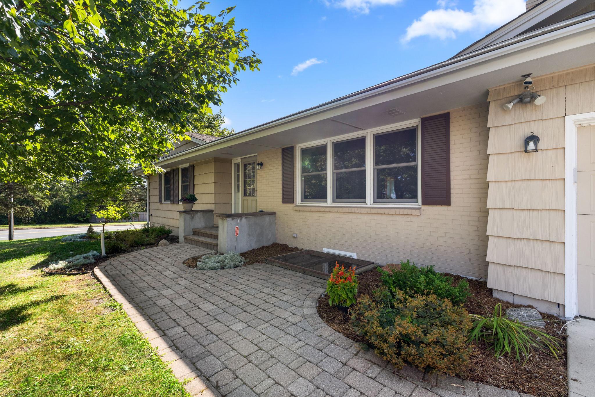 2nd image of 10112 Nord Ave S, Minneapolis, MN 55437 | MLS# 7123933
