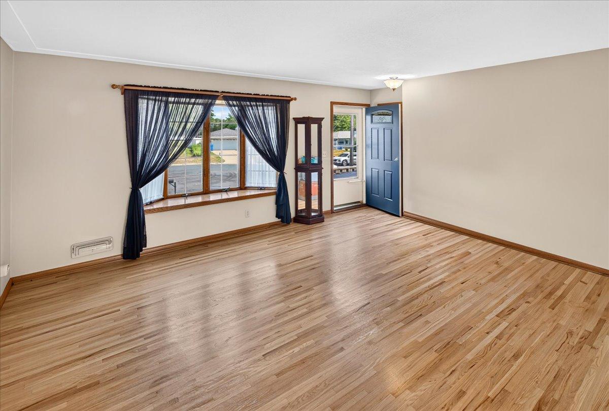 3rd image of 10707 Chowen Cir, Minneapolis, MN 55431 | MLS# 7123984