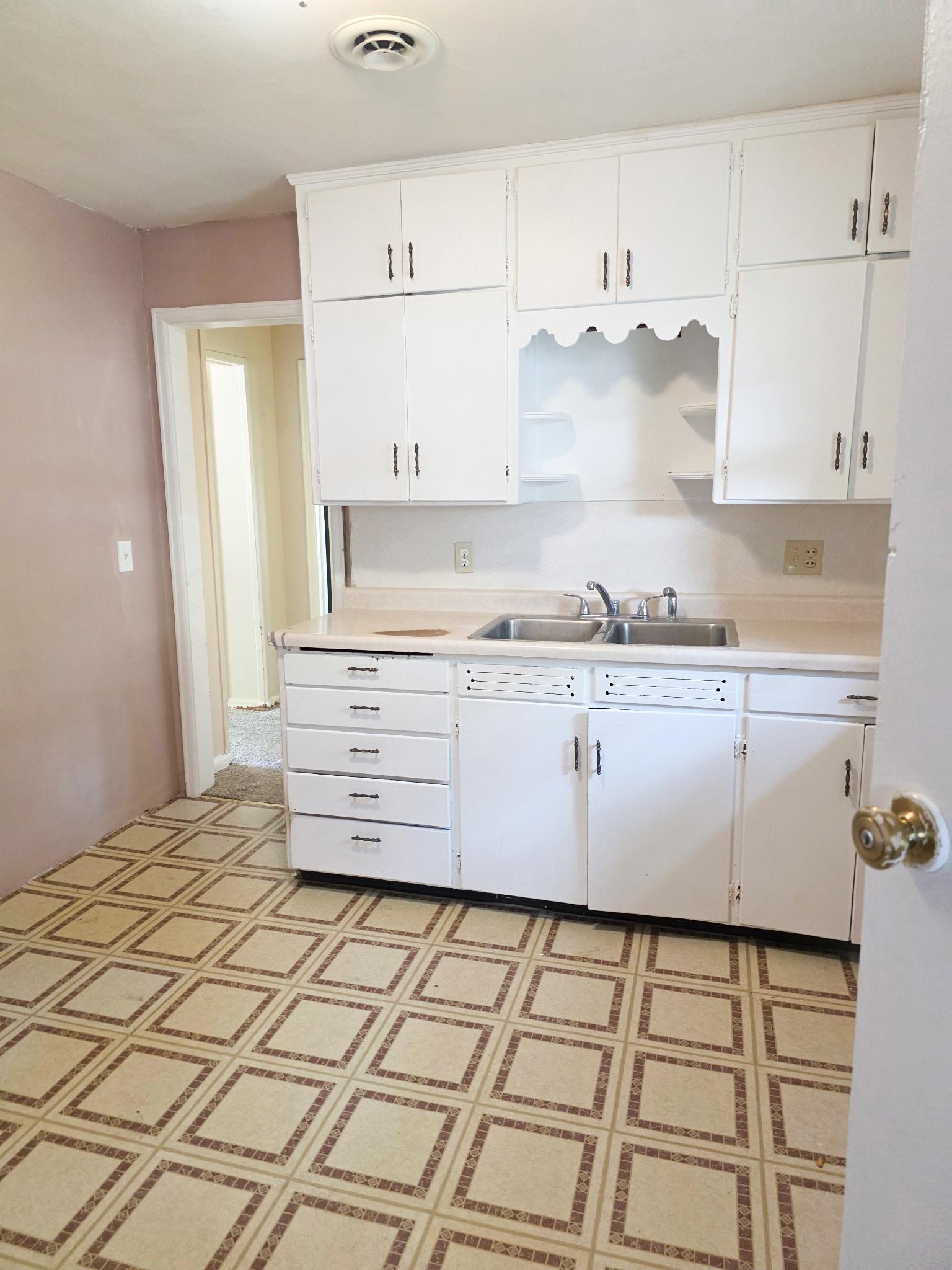 3rd image of 704 Dover St, Worthington, MN 56187 | MLS# 7124060