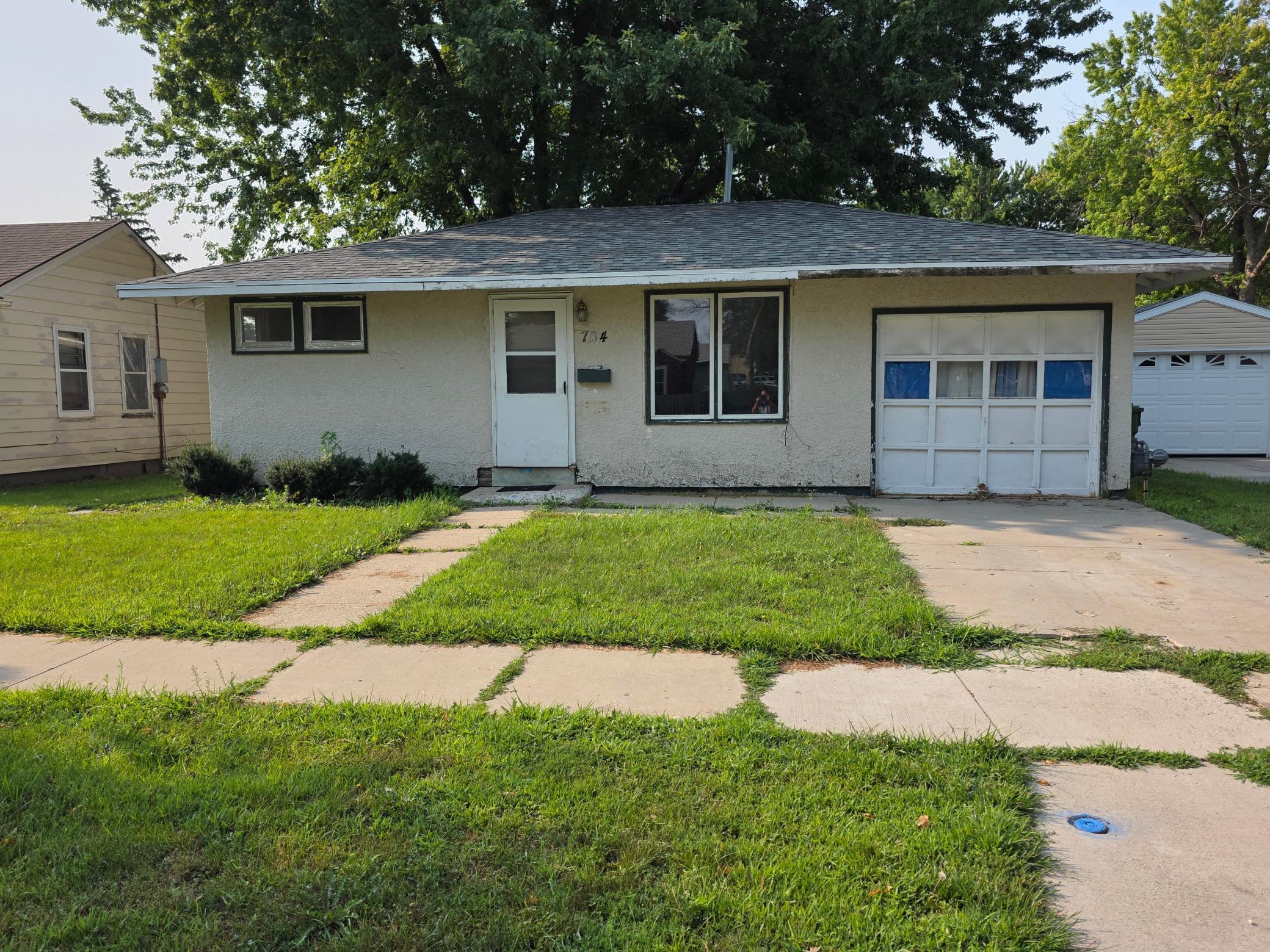 1st image of 704 Dover St, Worthington, MN 56187 | MLS# 7124060