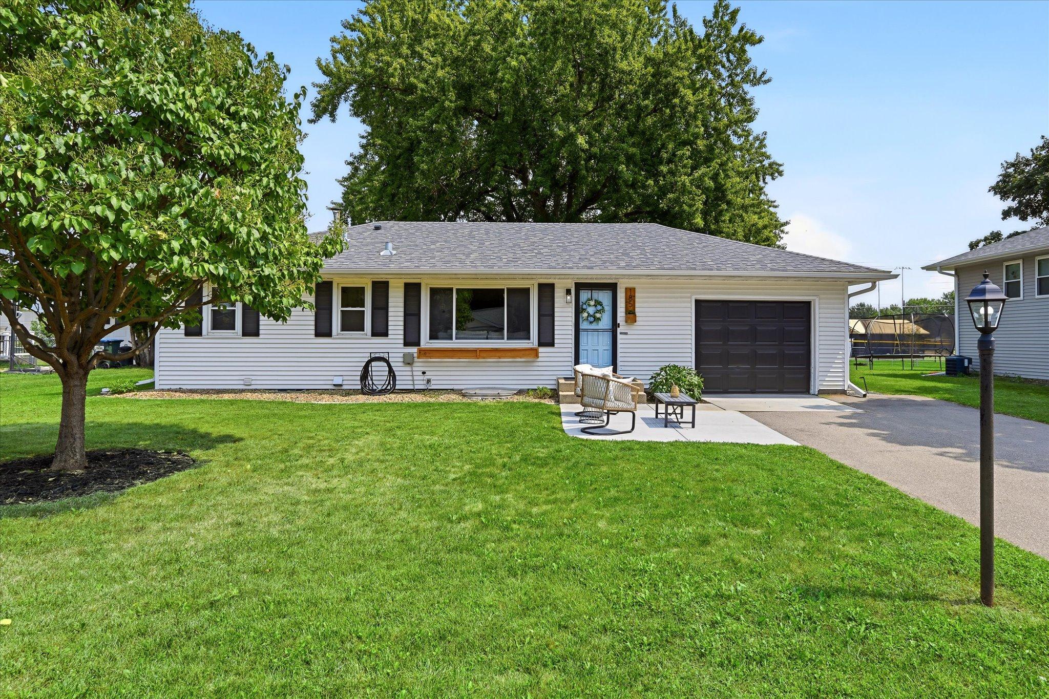 1st image of 185 Garden View Dr, Saint Paul, MN 55124 | MLS# 7124163