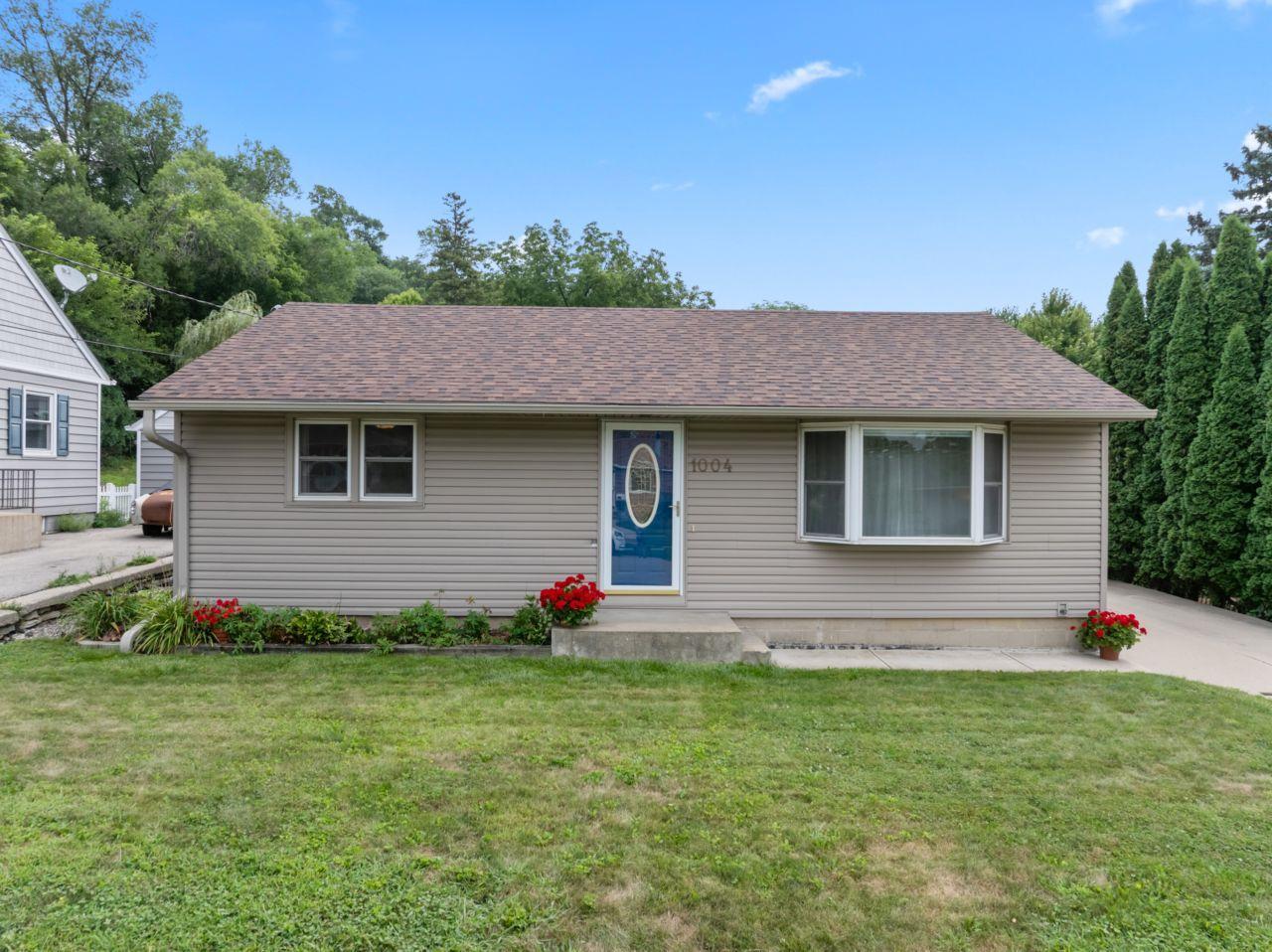 3rd image of 1004 14Th Ave Ne, Rochester, MN 55906 | MLS# 7124417