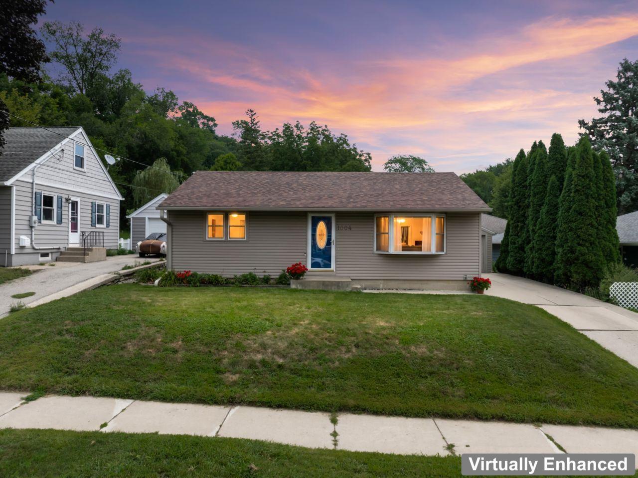 1st image of 1004 14th Ave Ne, Rochester, MN 55906 | MLS# 7124417