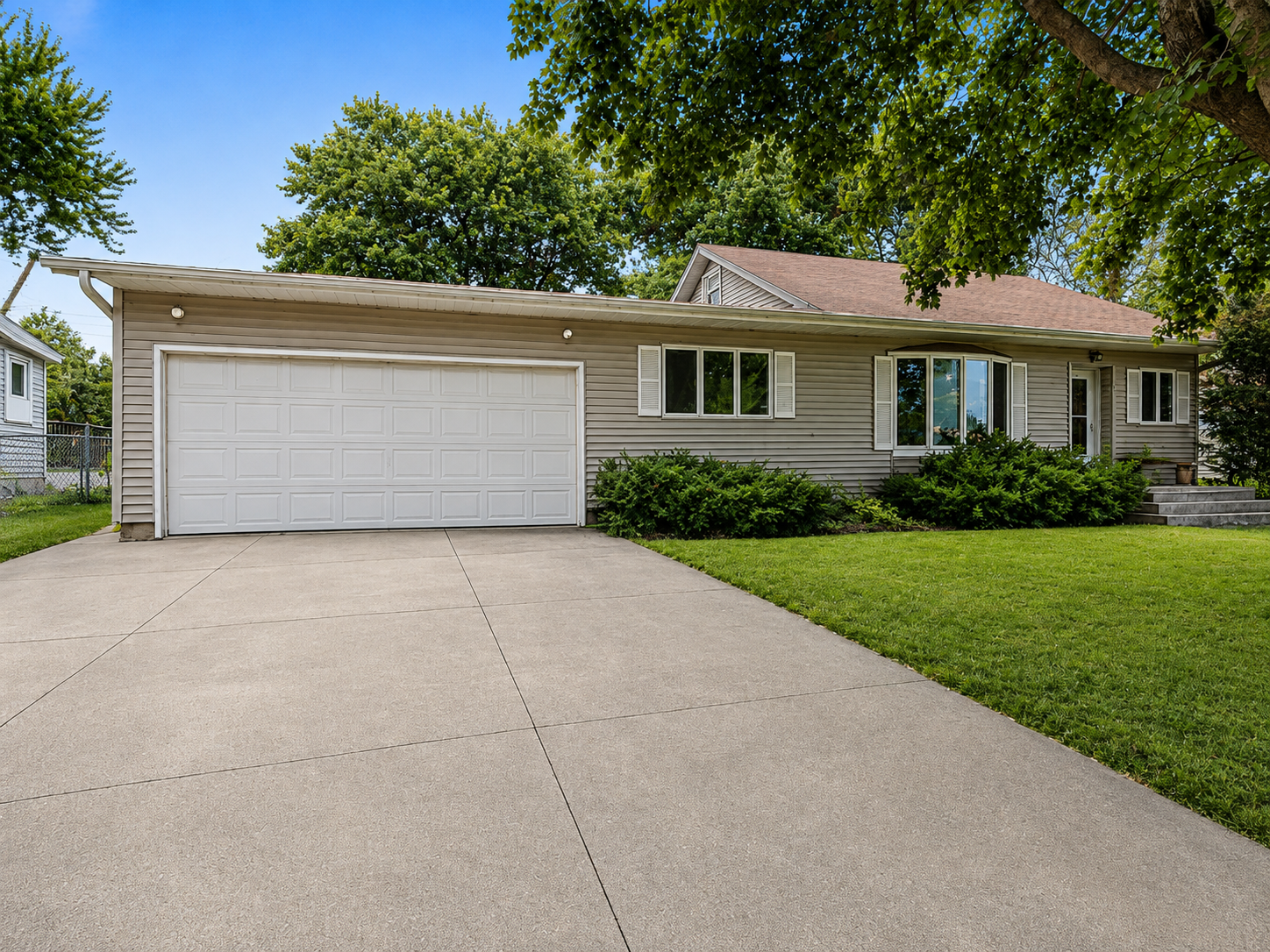 1st image of 127 Higbie Ave E, Minnesota Lake, MN 56068 | MLS# 7124492