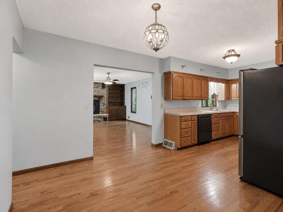 4th image of 127 Higbie Ave E, Minnesota Lake, MN 56068 | MLS# 7124492