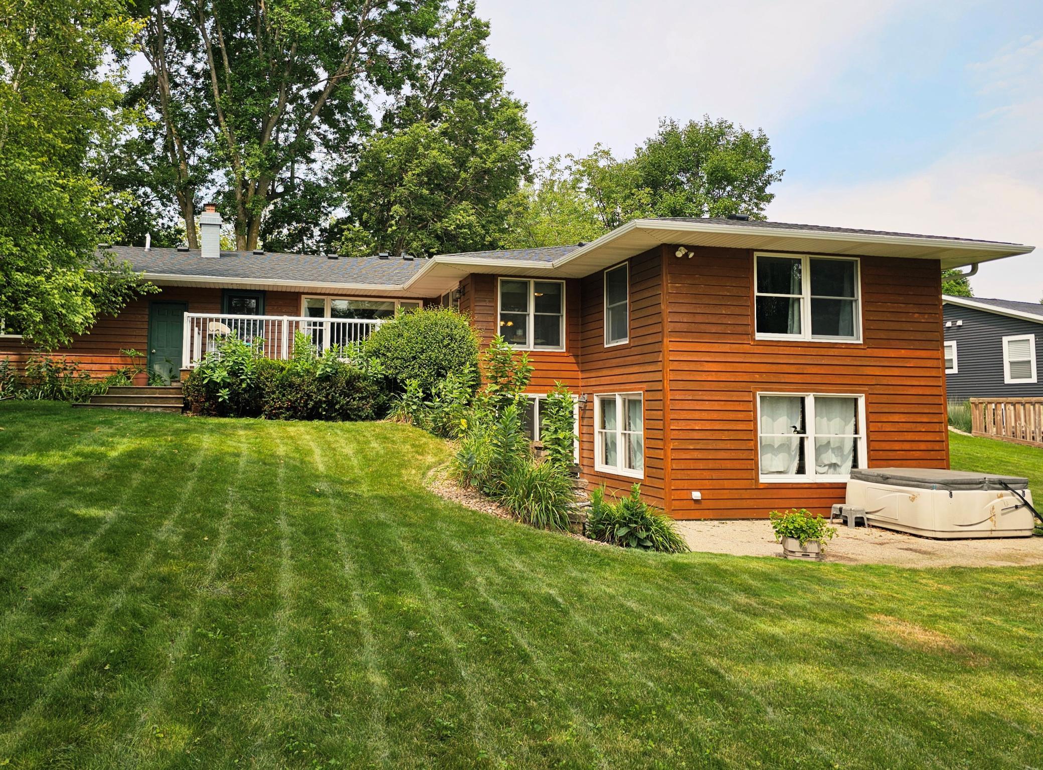 2nd image of 1909 Country Club Dr Ne, Willmar, MN 56201 | MLS# 7124534