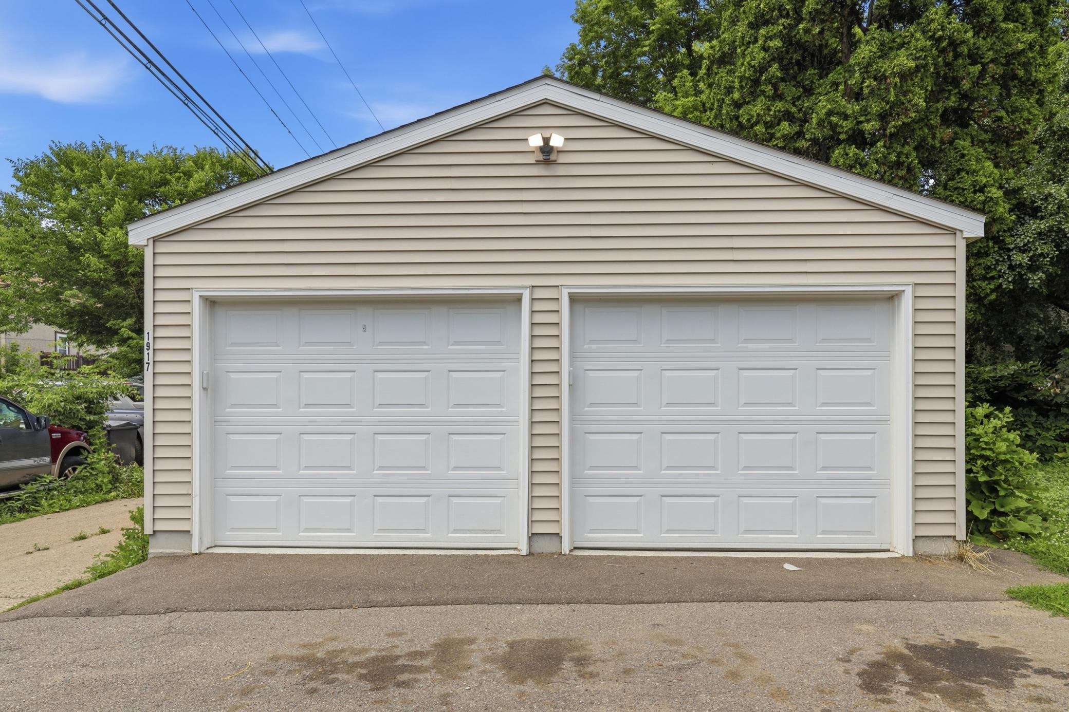 2nd image of 1917 Newton Ave N, Minneapolis, MN 55411 | MLS# 7124536