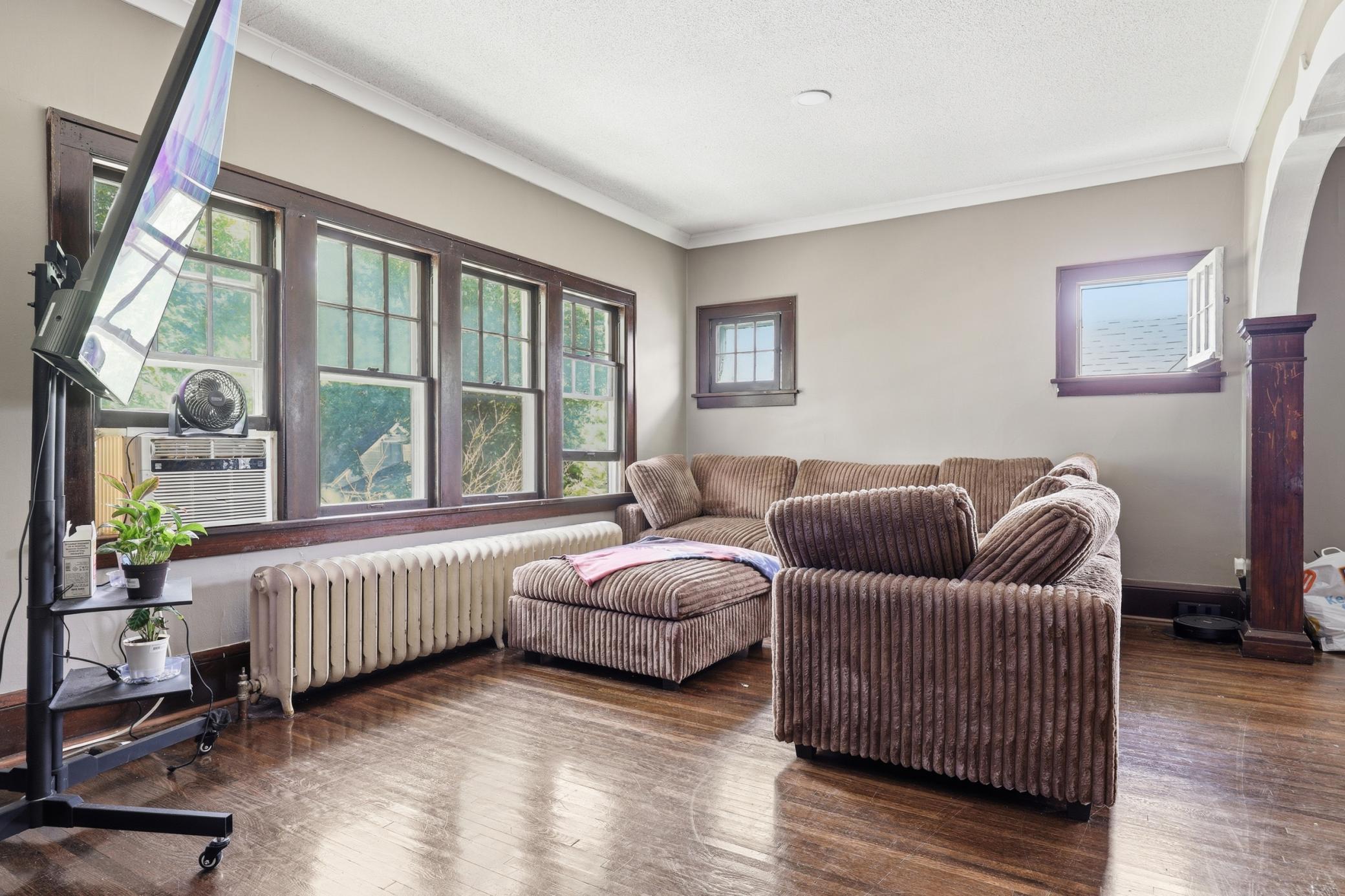 3rd image of 1917 Newton Ave N, Minneapolis, MN 55411 | MLS# 7124536