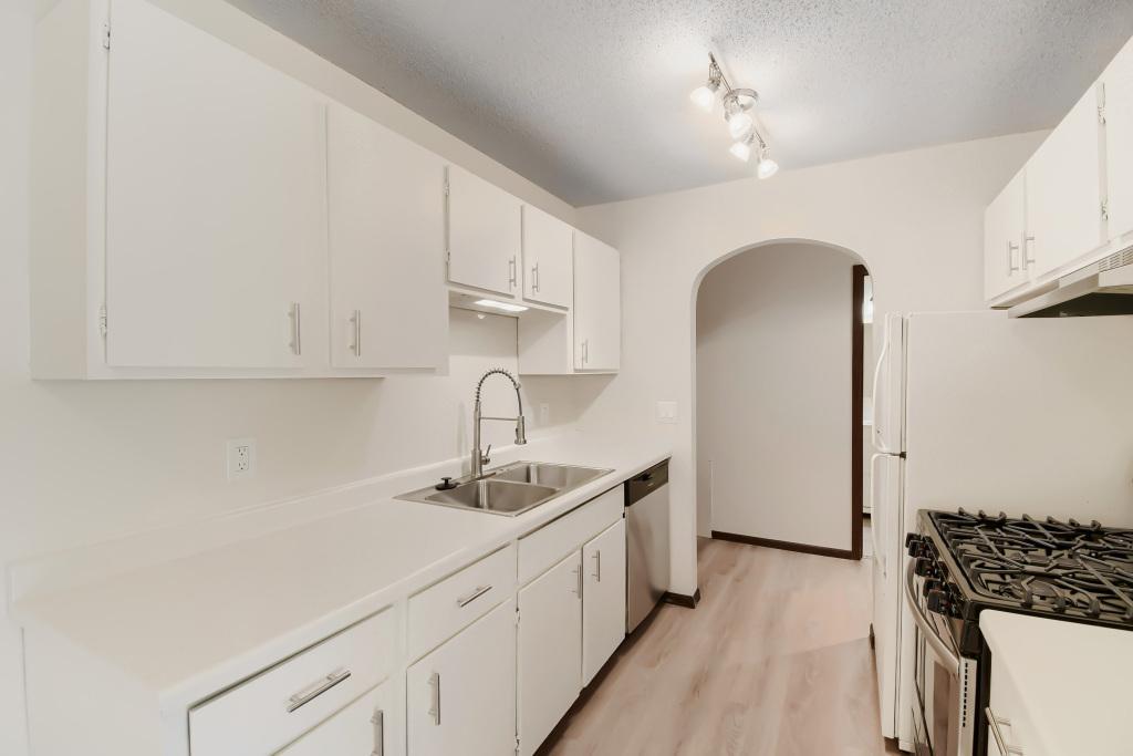 3rd image of 7350 York Ave S, Edina, MN 55435