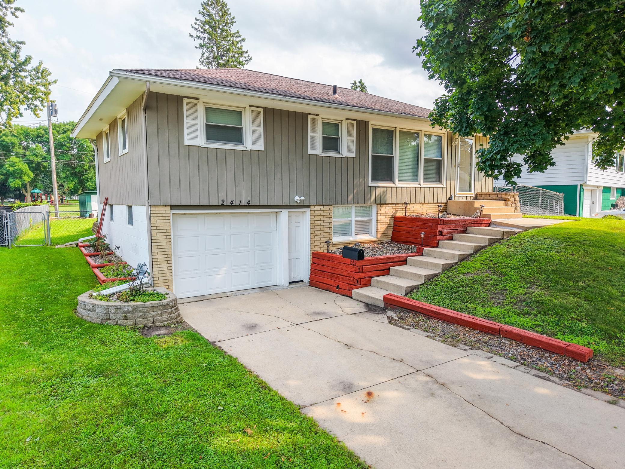 1st image of 2414 23rd Ave Nw, Rochester, MN 55901 | MLS# 7124639