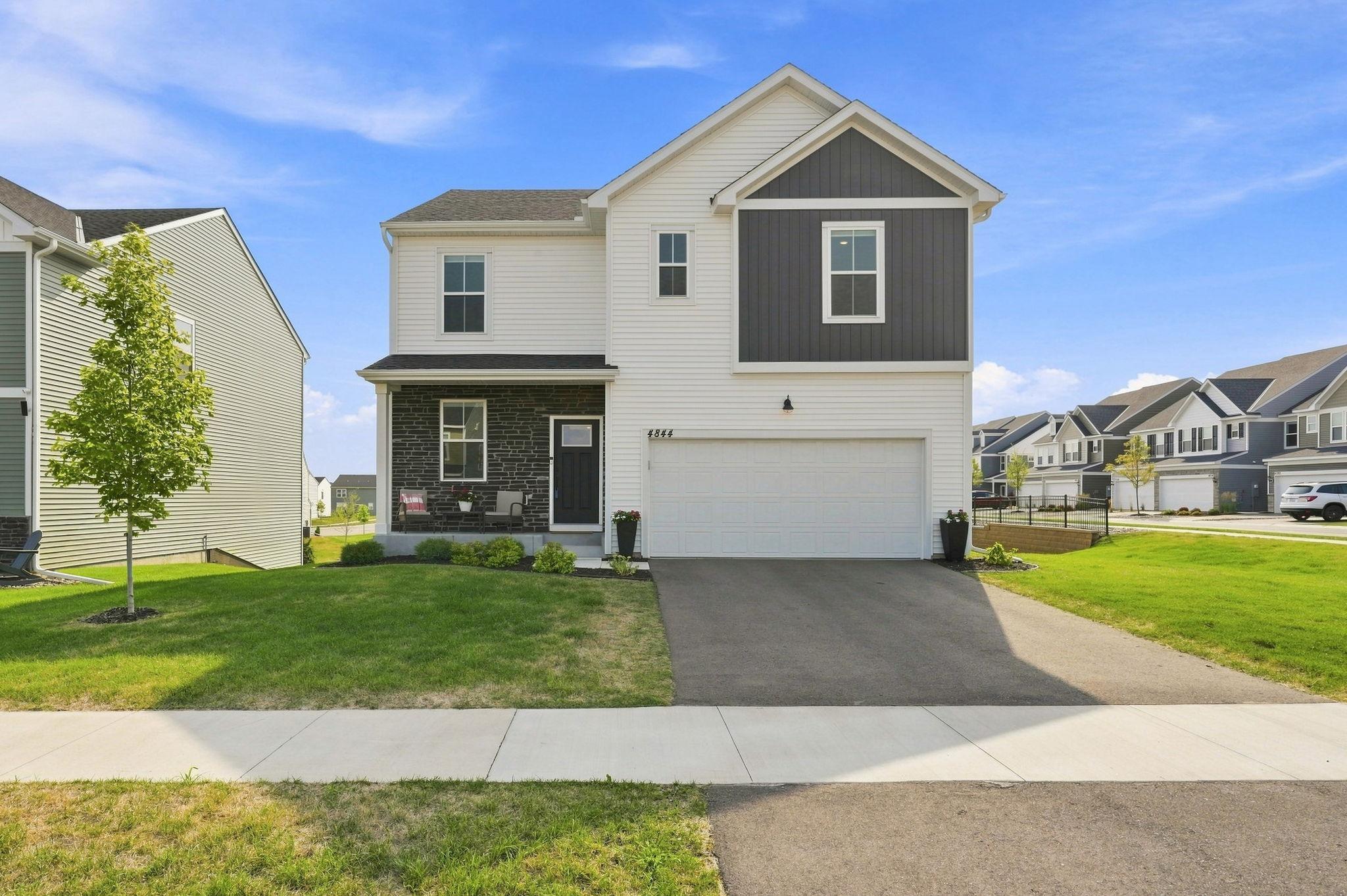 2nd image of 4844 Airlake Dr, Saint Paul, MN 55129 | MLS# 7124641